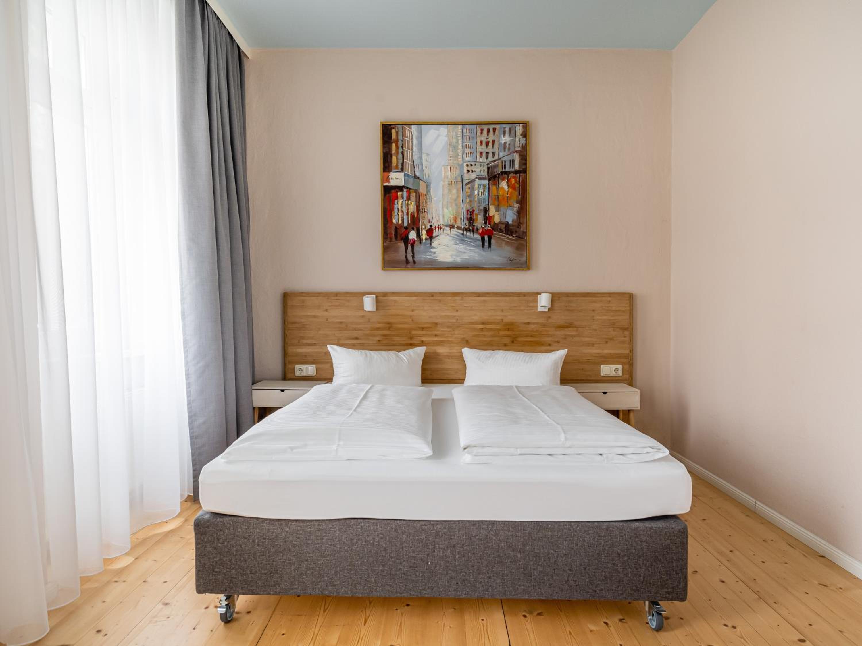 Suite - Photo 13
