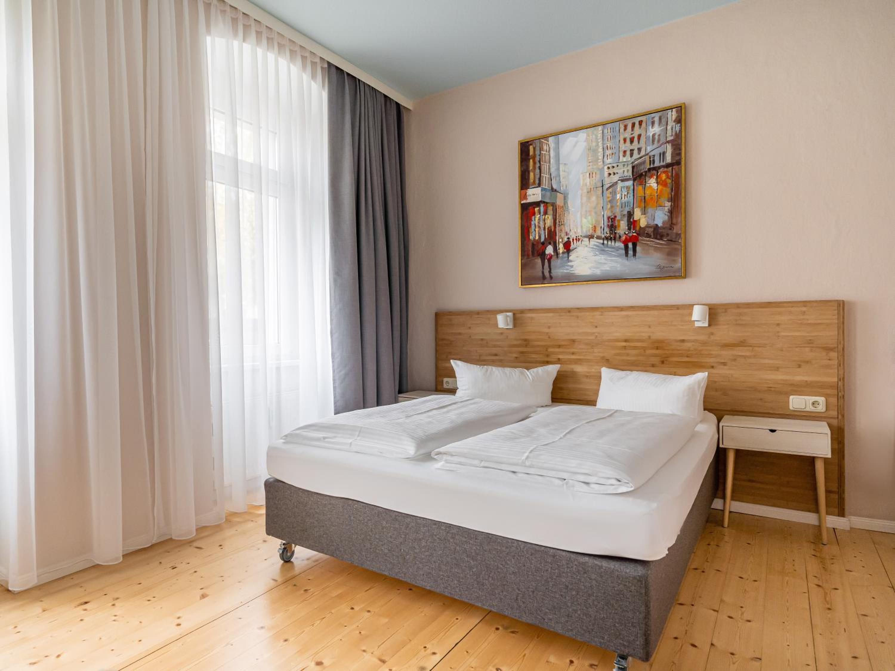 Suite - Photo 1