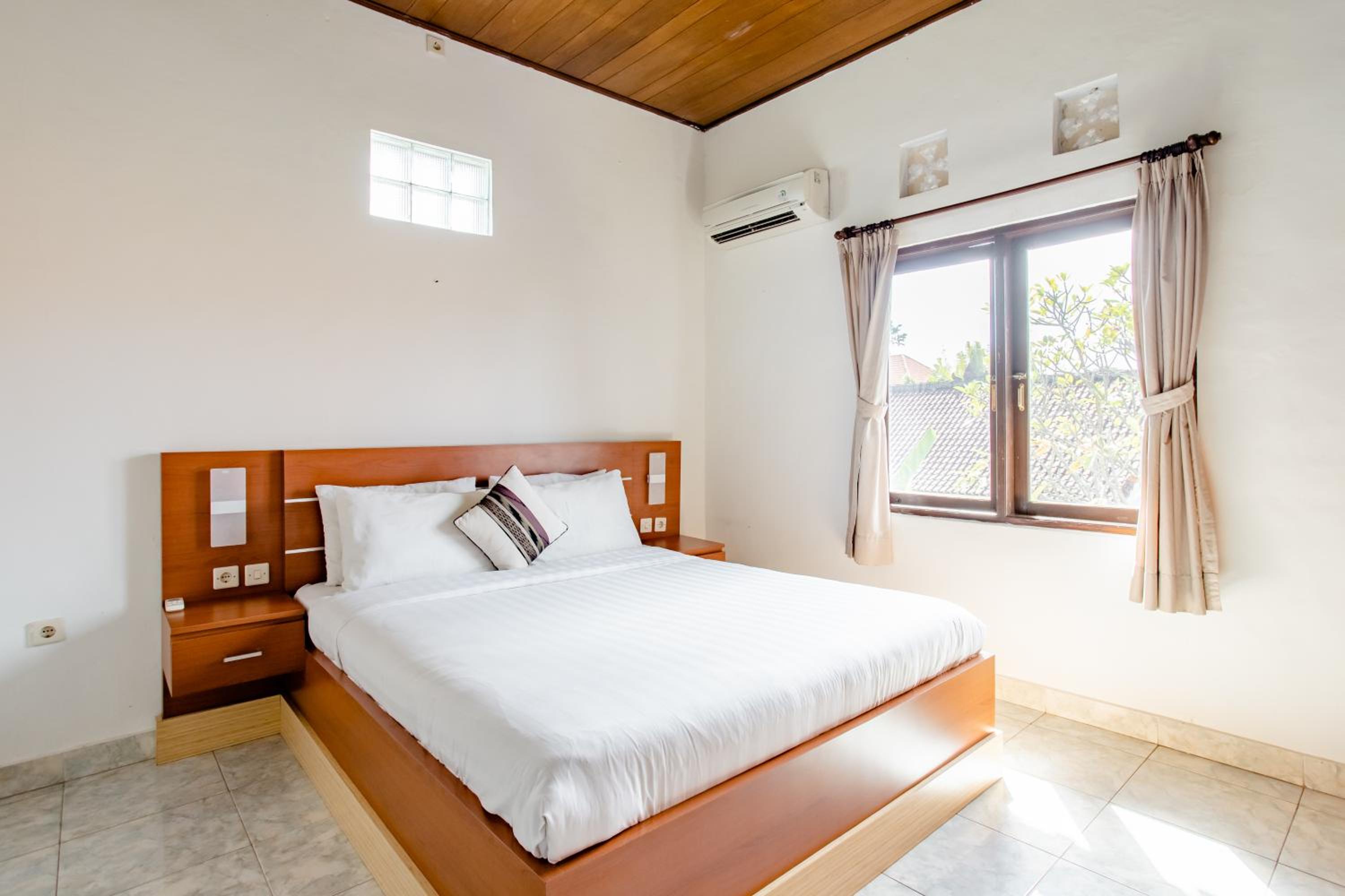 One-Bedroom Apartment - Photo 1
