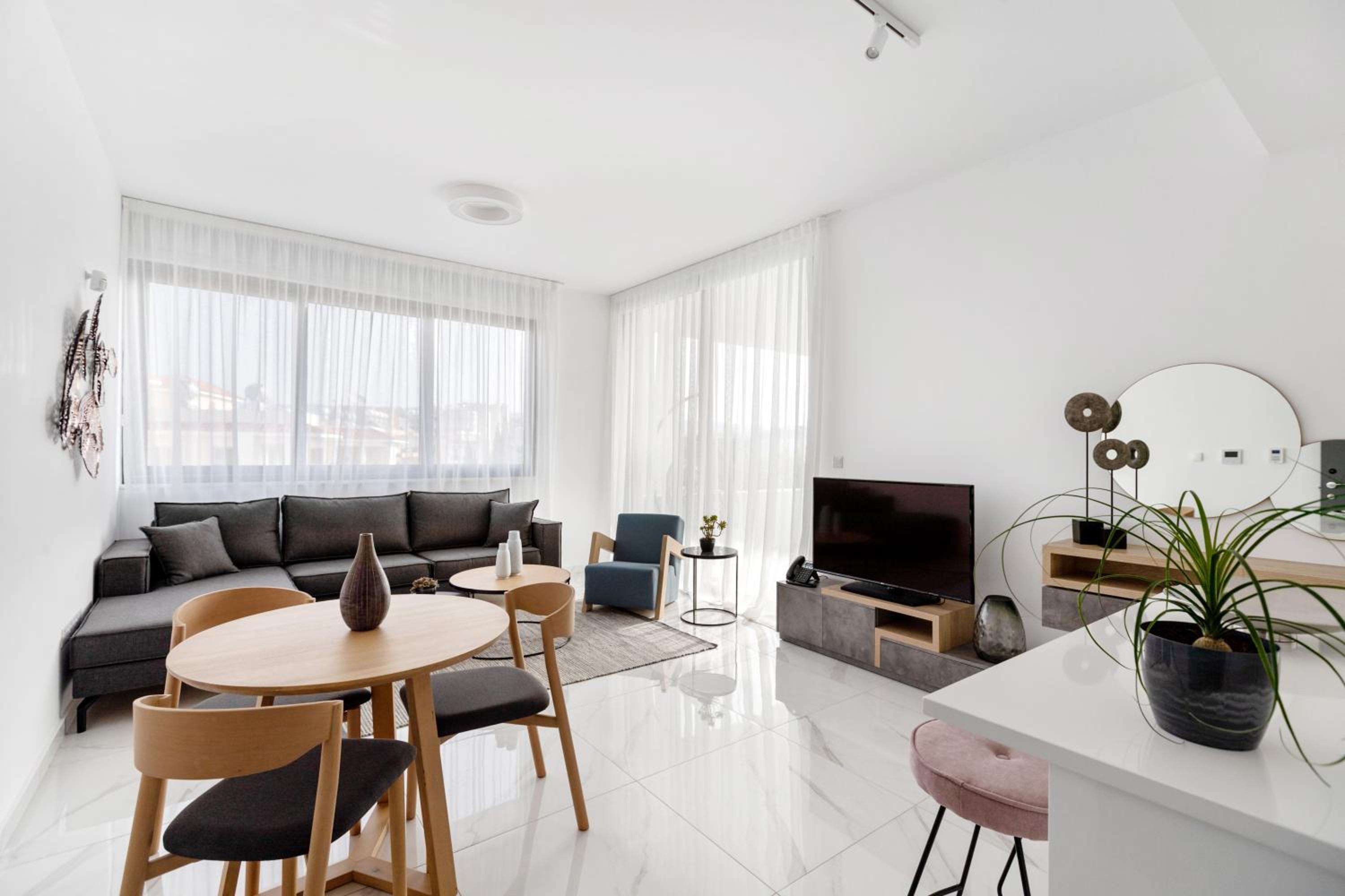 Superior One-Bedroom Apartment
