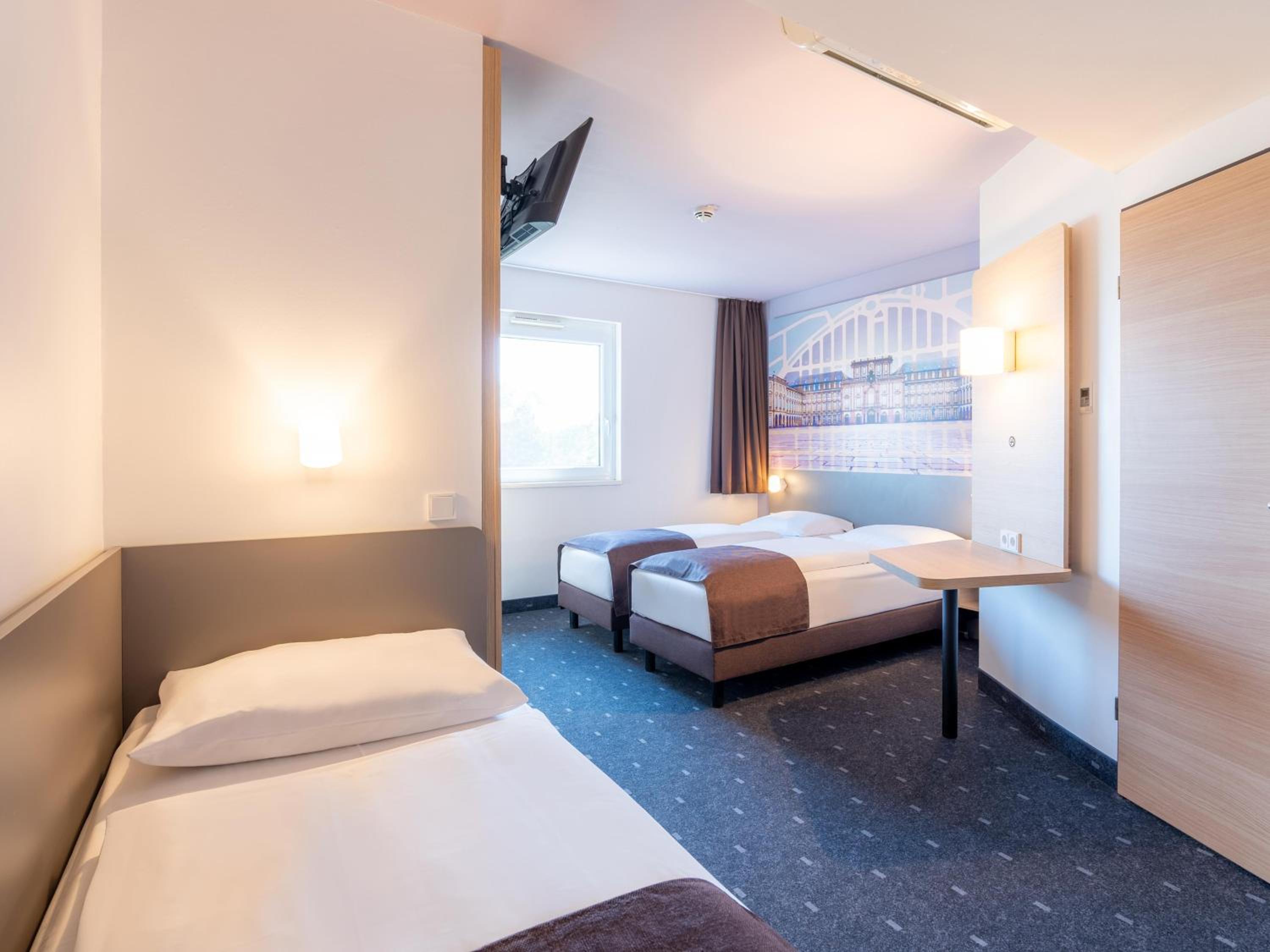 Triple Room thumbnail 5