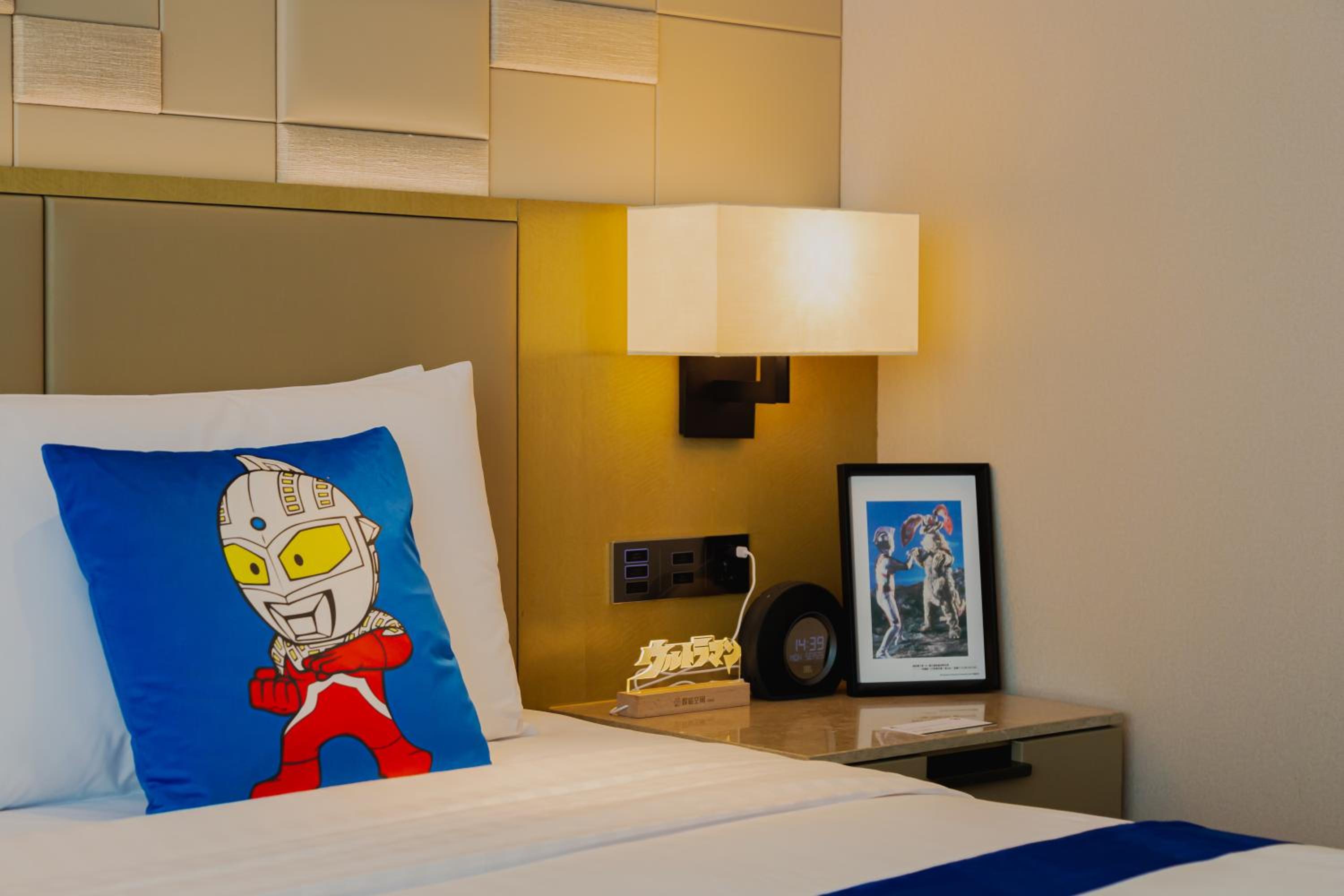 Family Room with King Bed and Twin Towers View