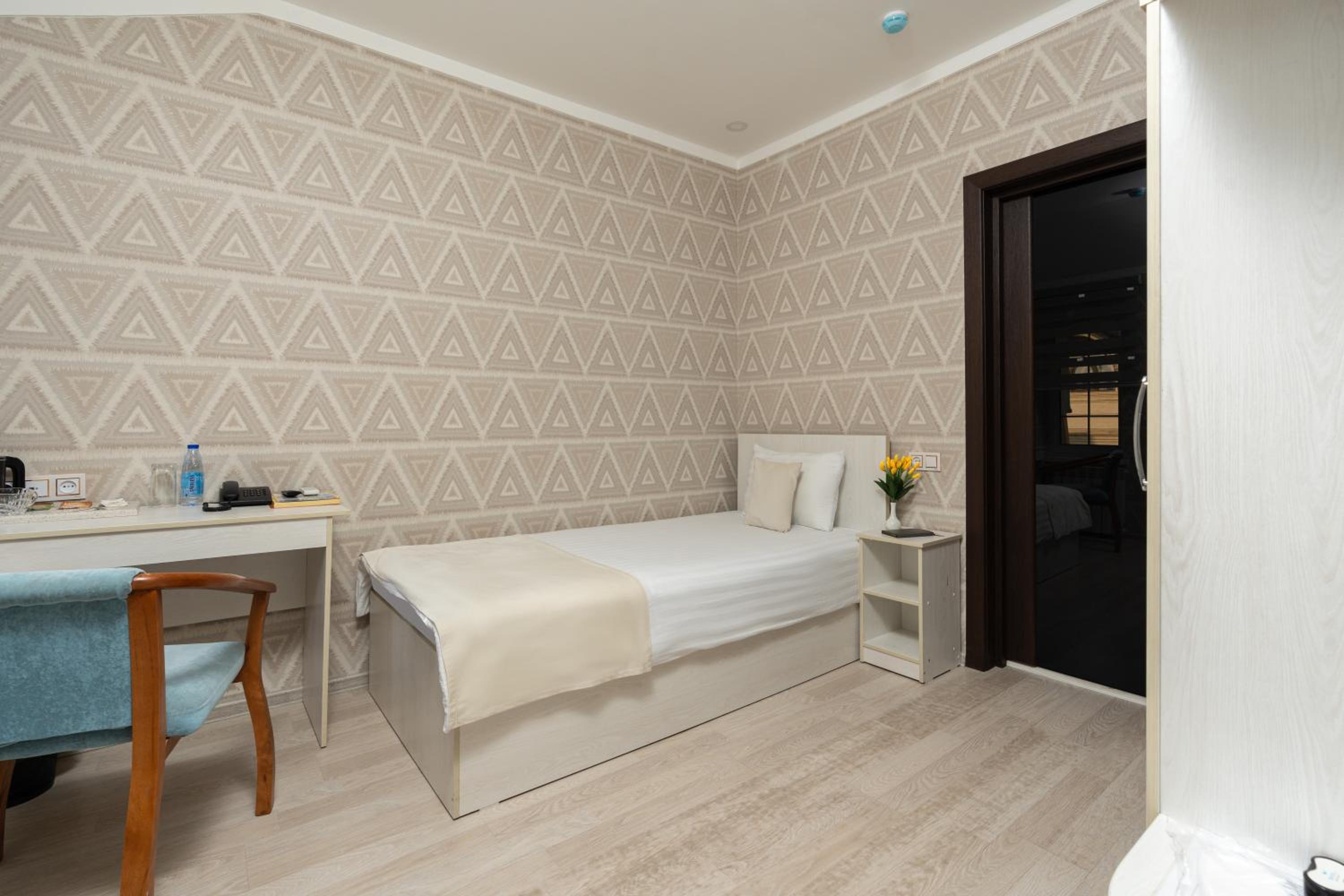 Single Room - Photo 12