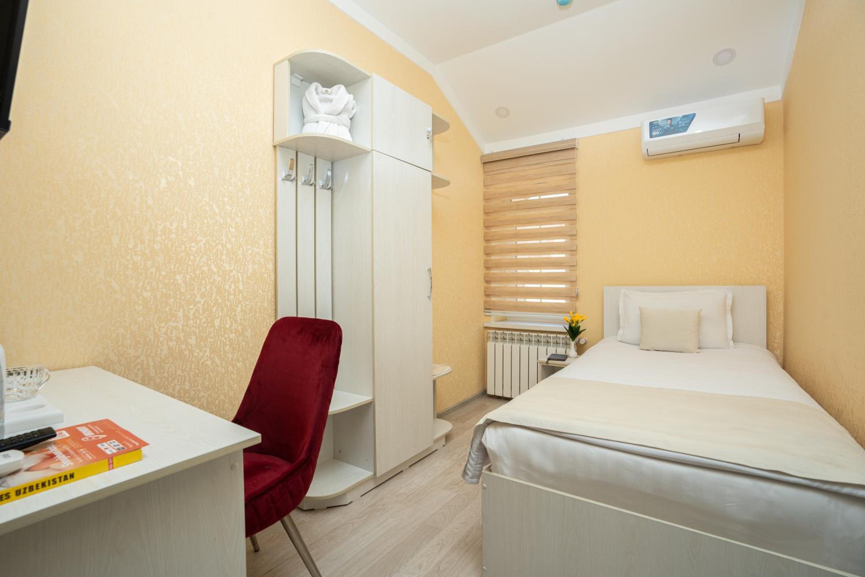 Single Room - Photo 13