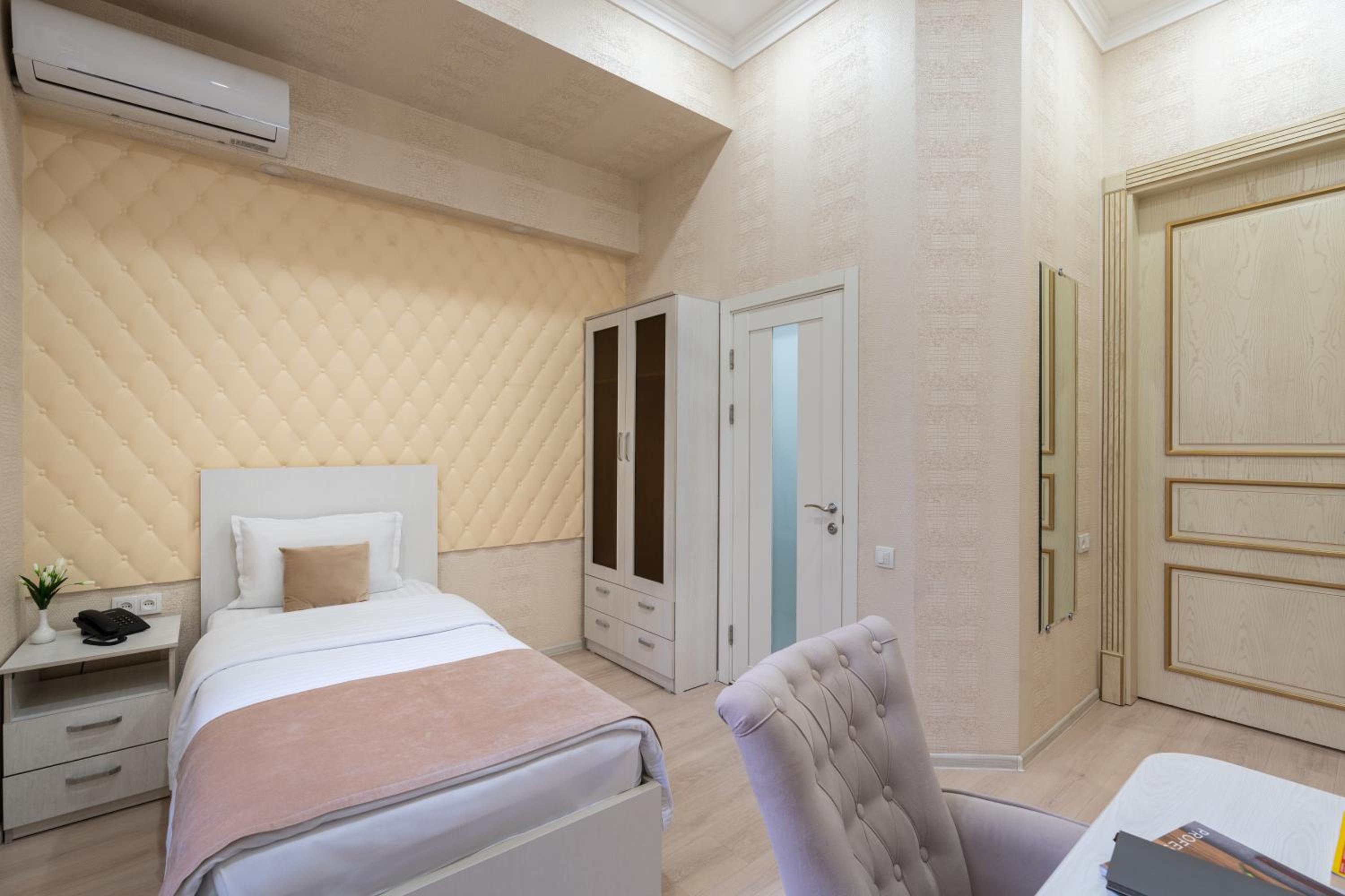 Single Room - Photo 1