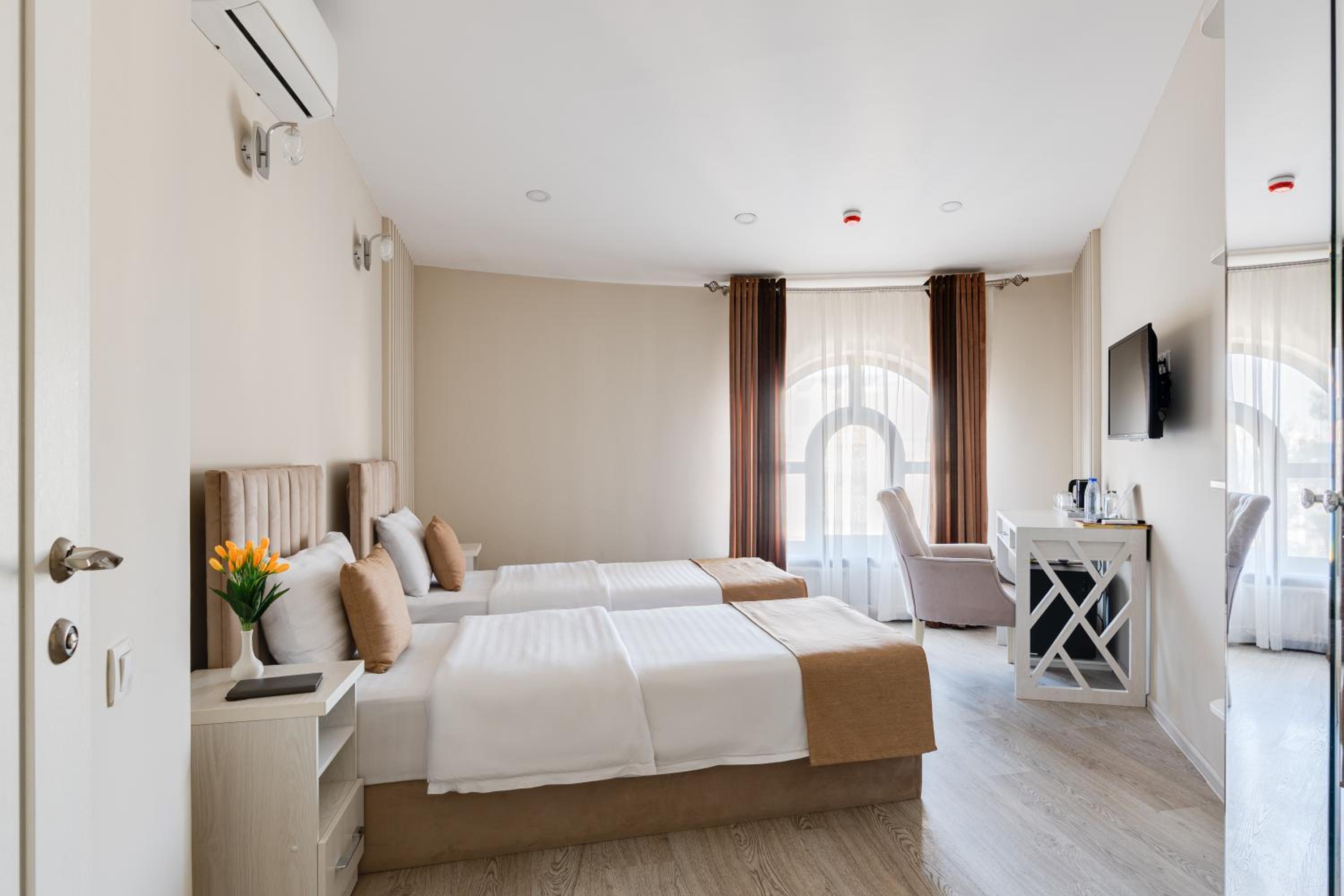 Standard Twin Room - Photo 1