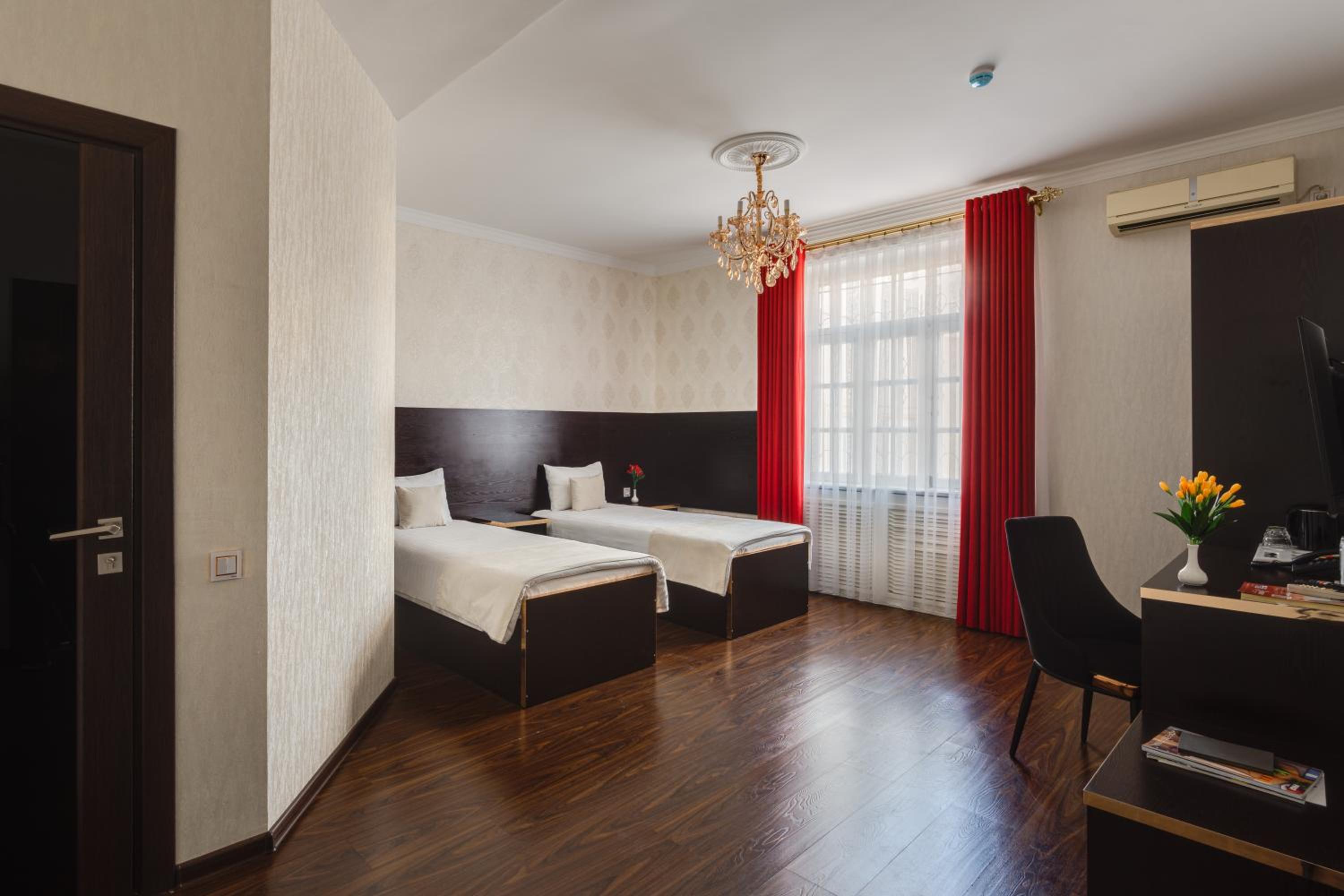 Standard Twin Room - Photo 13