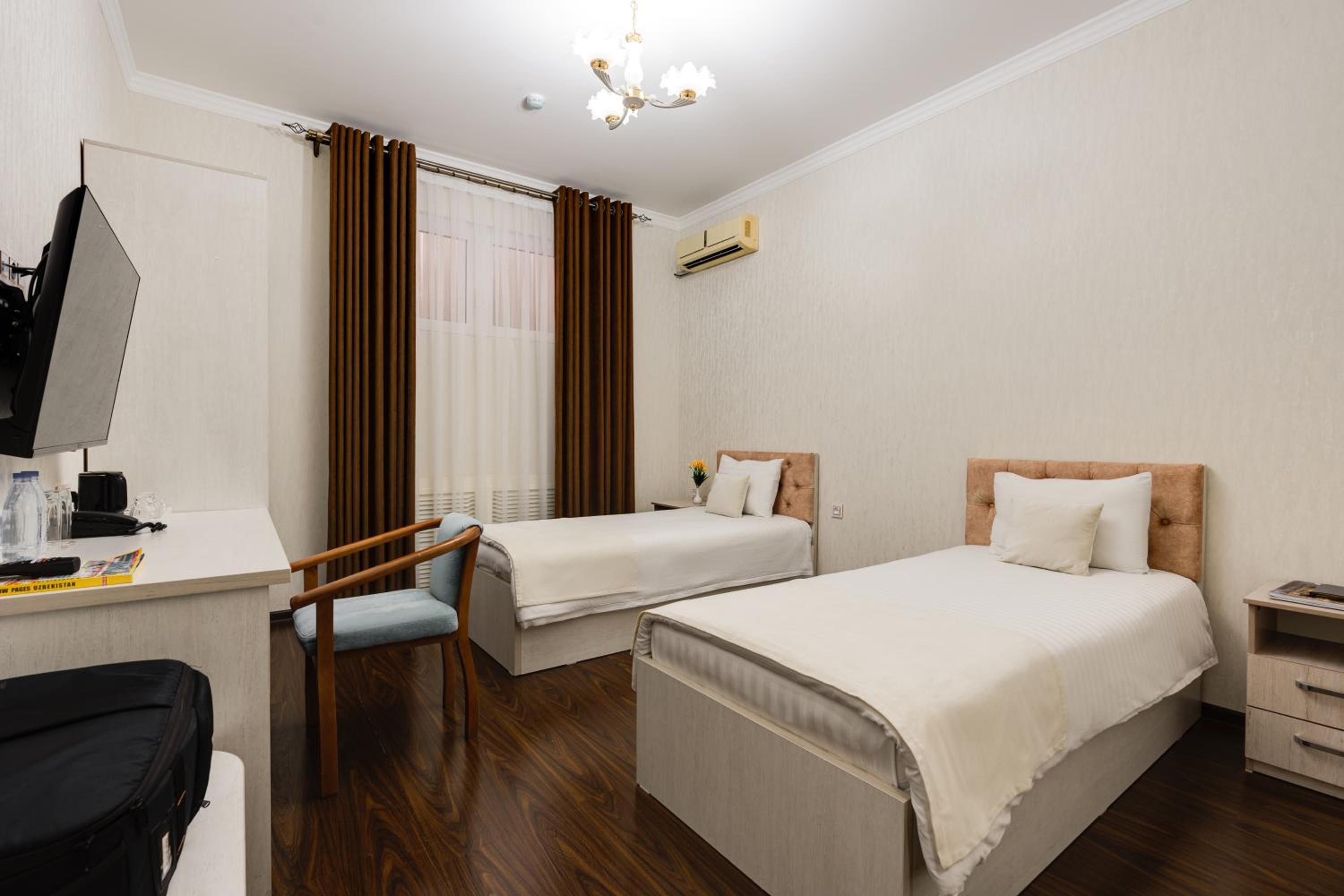 Standard Twin Room - Photo 5