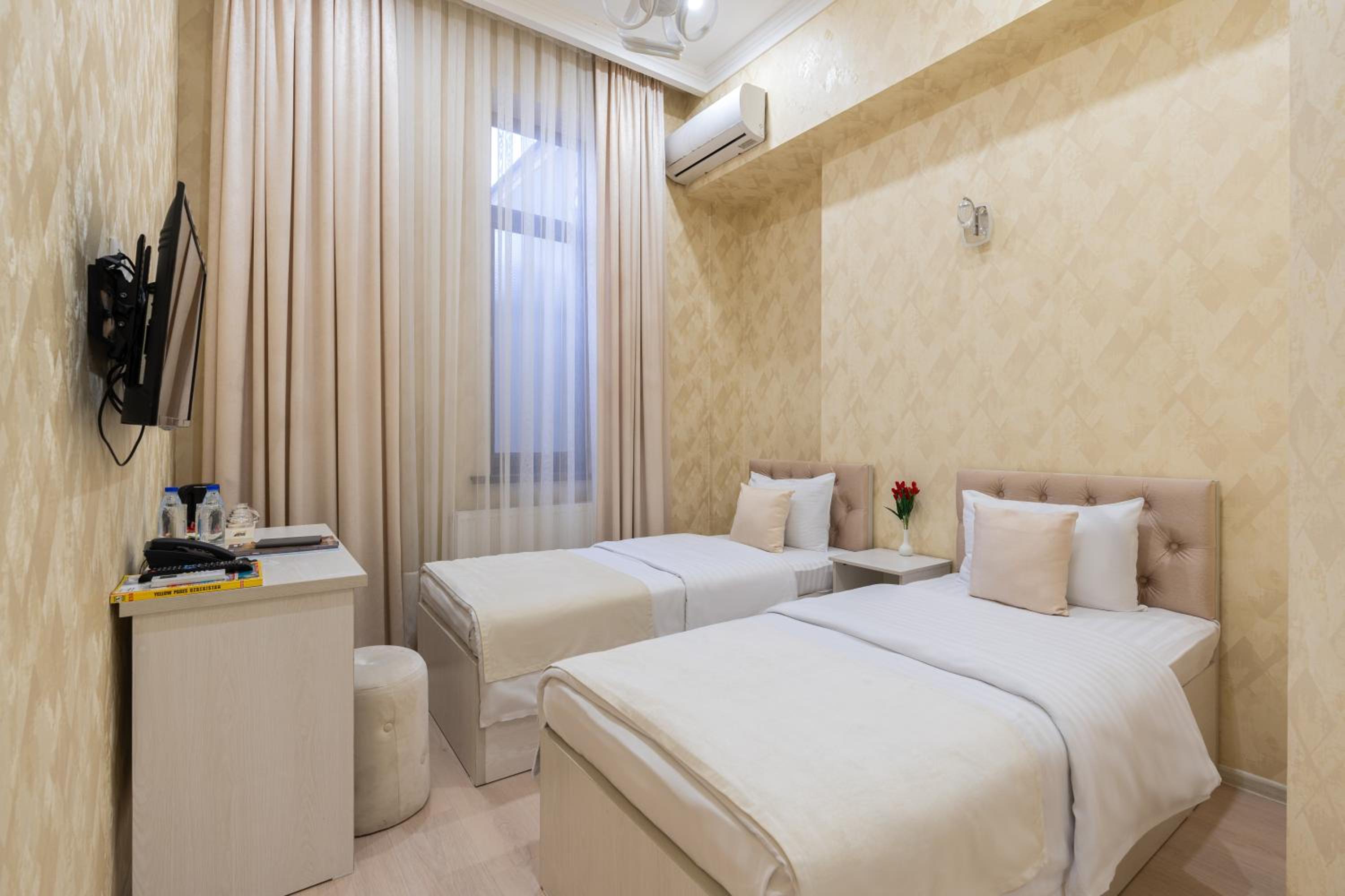 Standard Twin Room - Photo 7