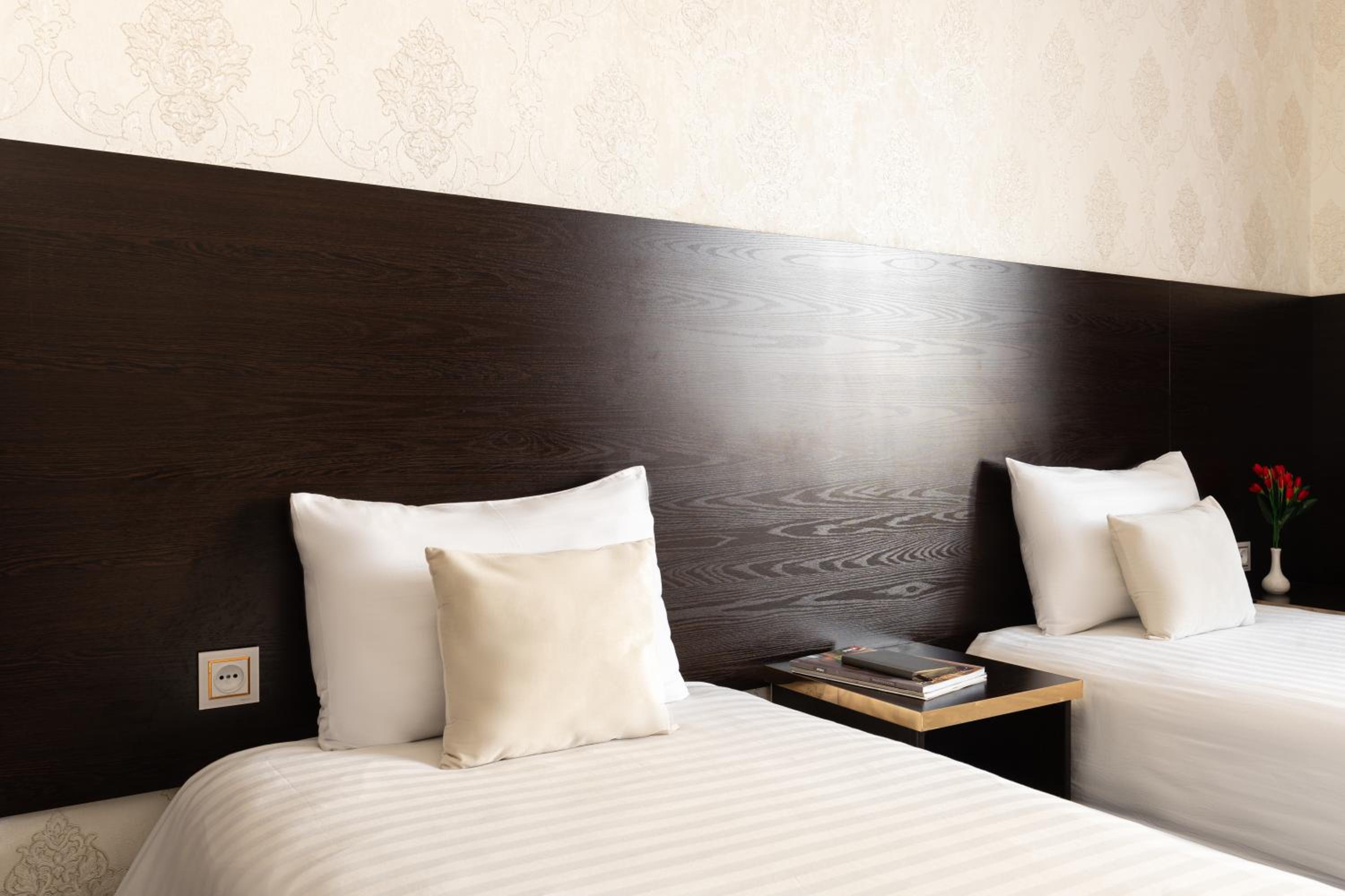 Standard Twin Room - Photo 2