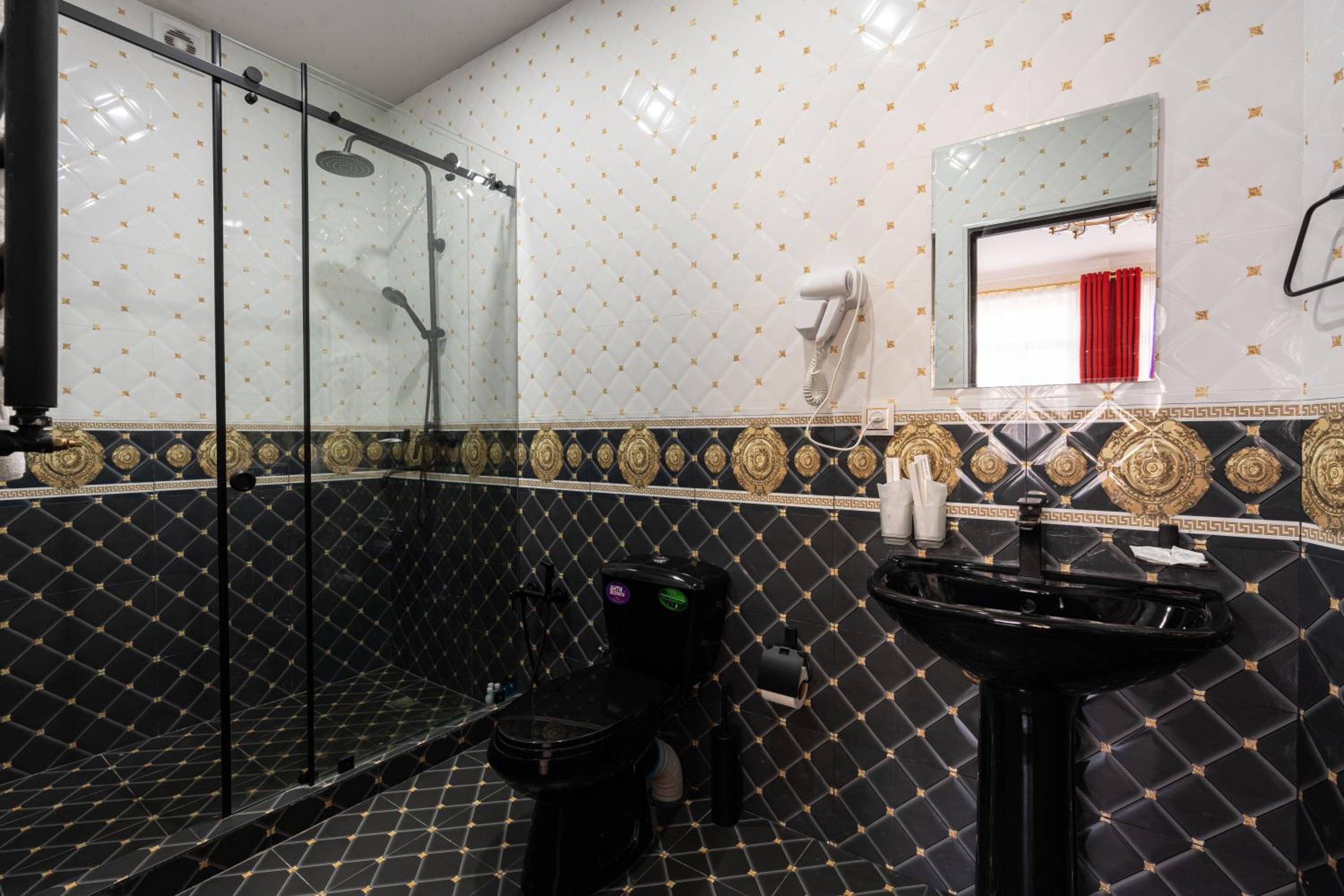 Suite - Photo 10