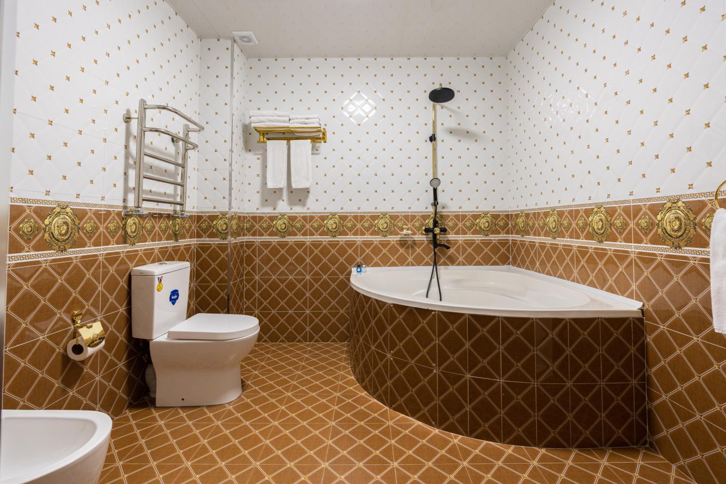 One-Bedroom Suite - Photo 8