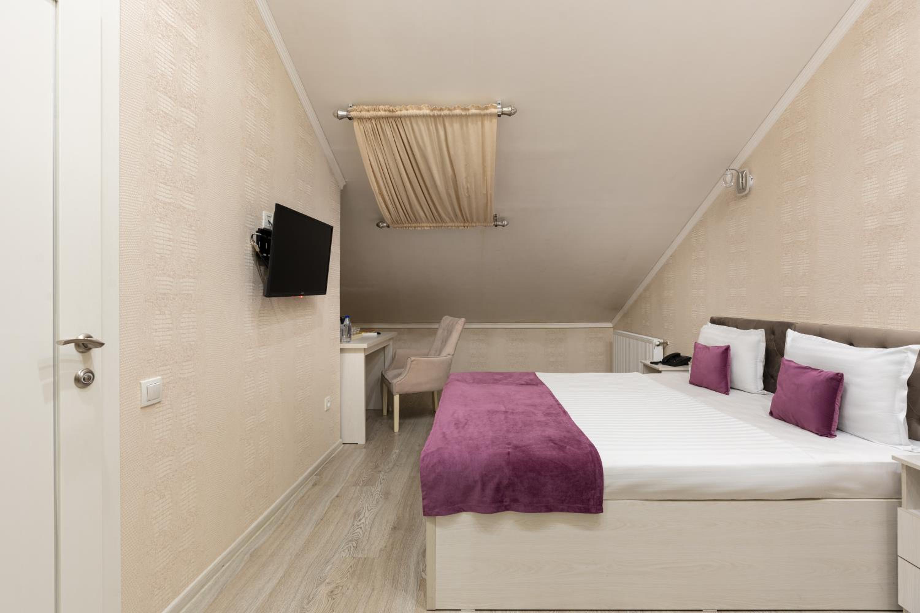 Deluxe Double Room photo 2