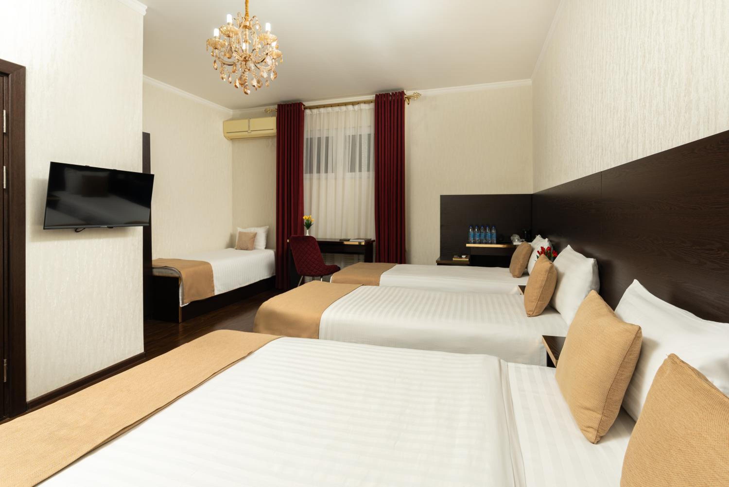 One-Bedroom Suite - Photo 6