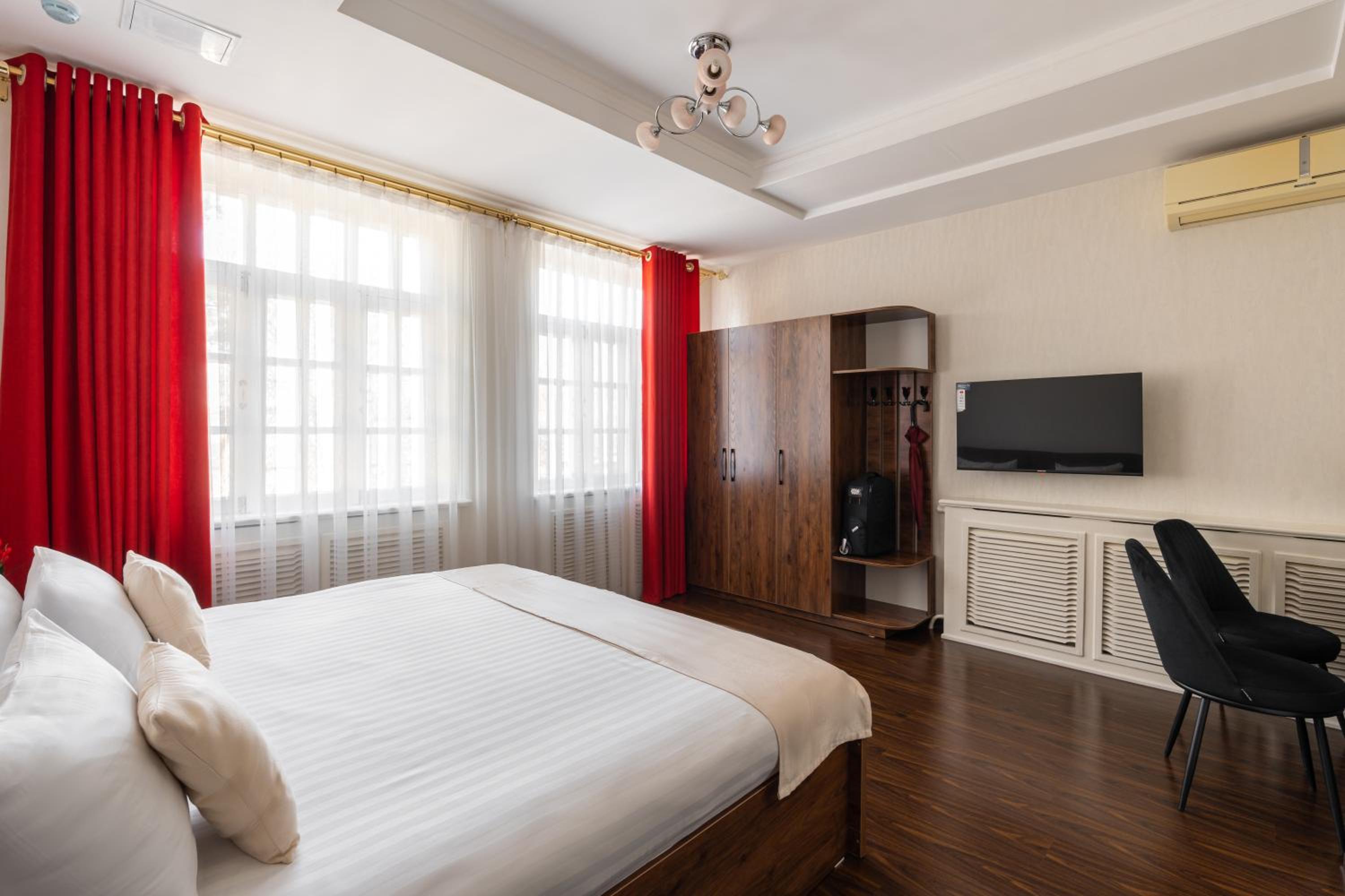 Suite - Photo 2