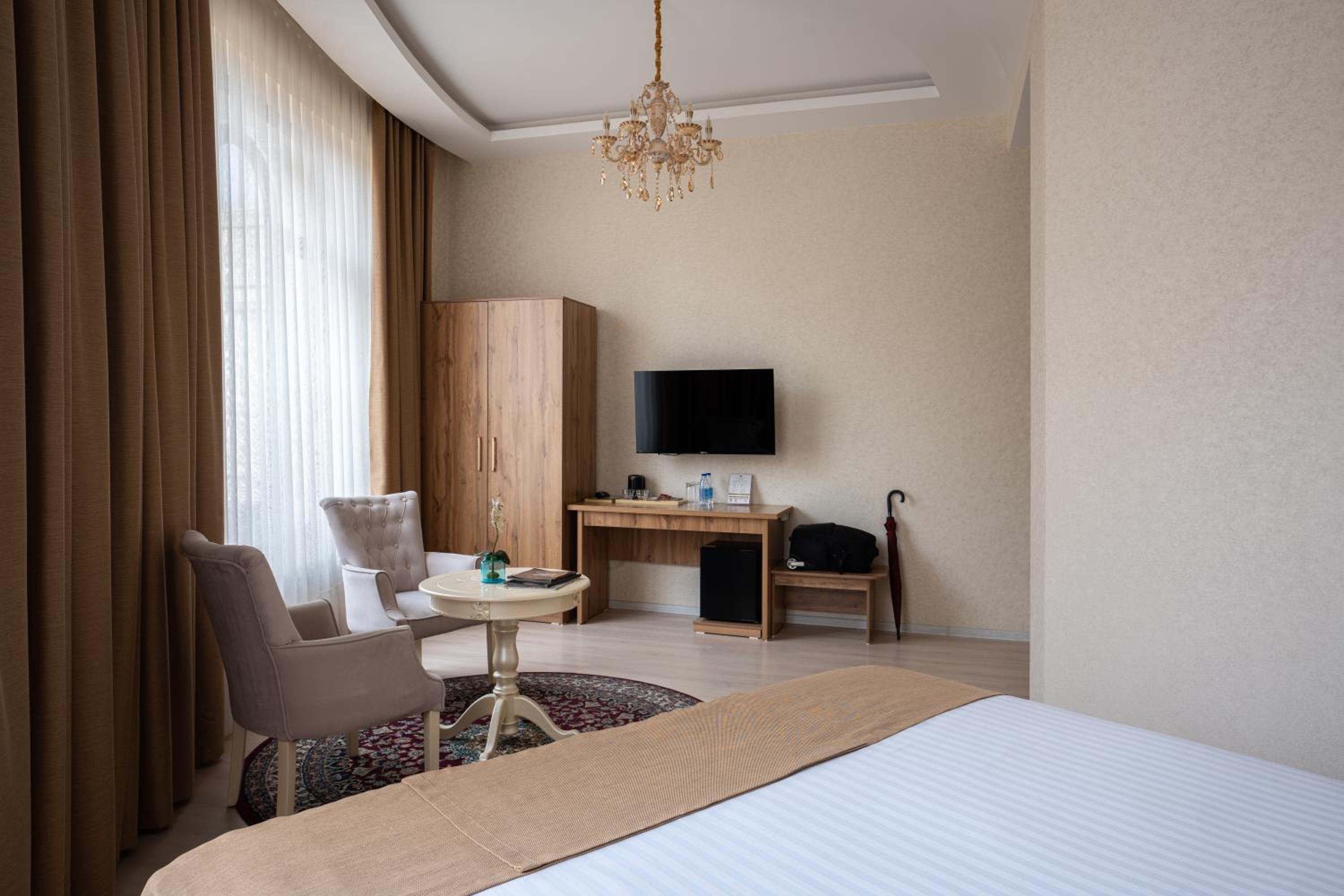 Suite - Photo 16