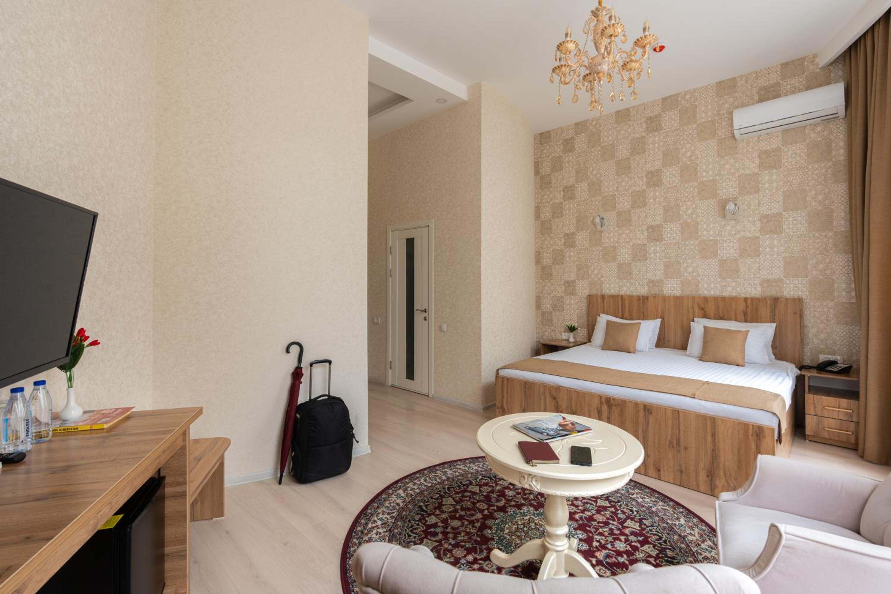 Suite - Photo 9