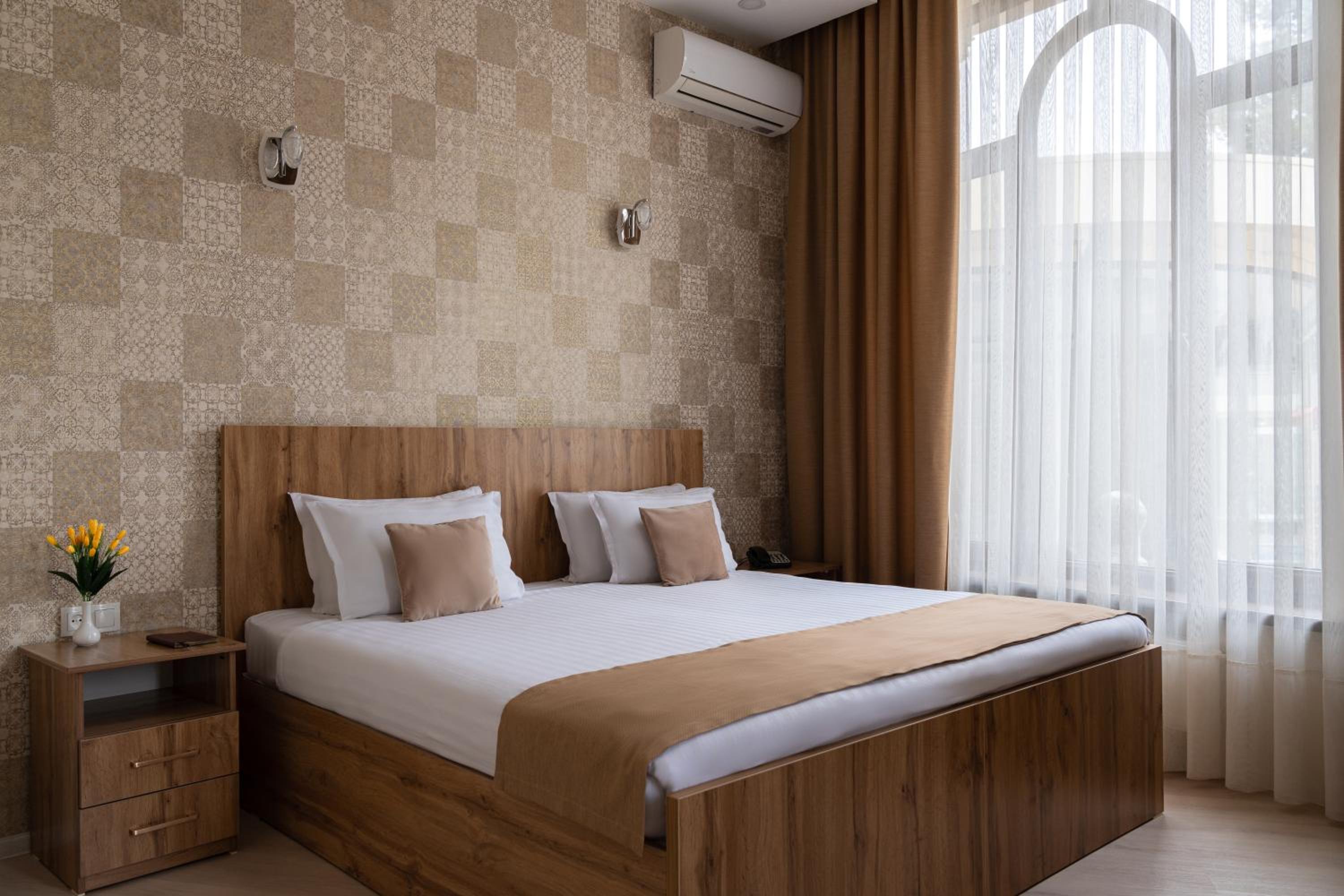 Suite - Photo 18