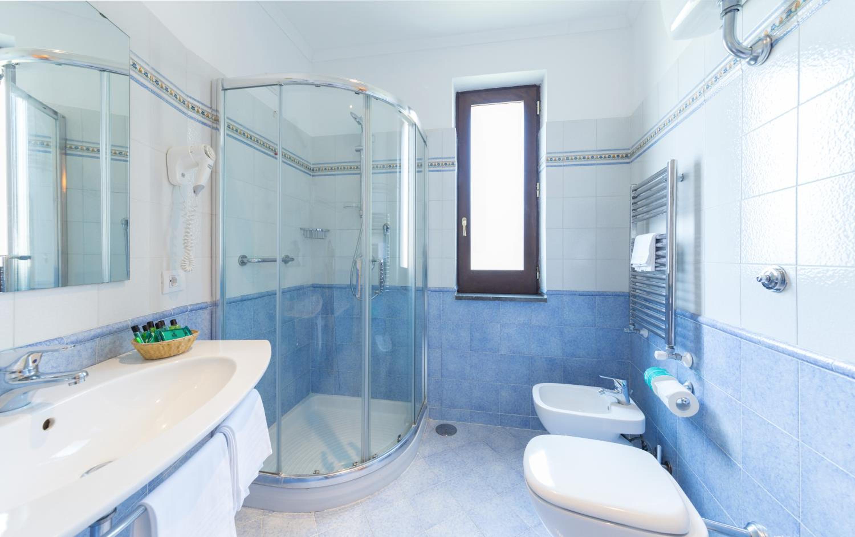 Standard Triple Room - Photo 3
