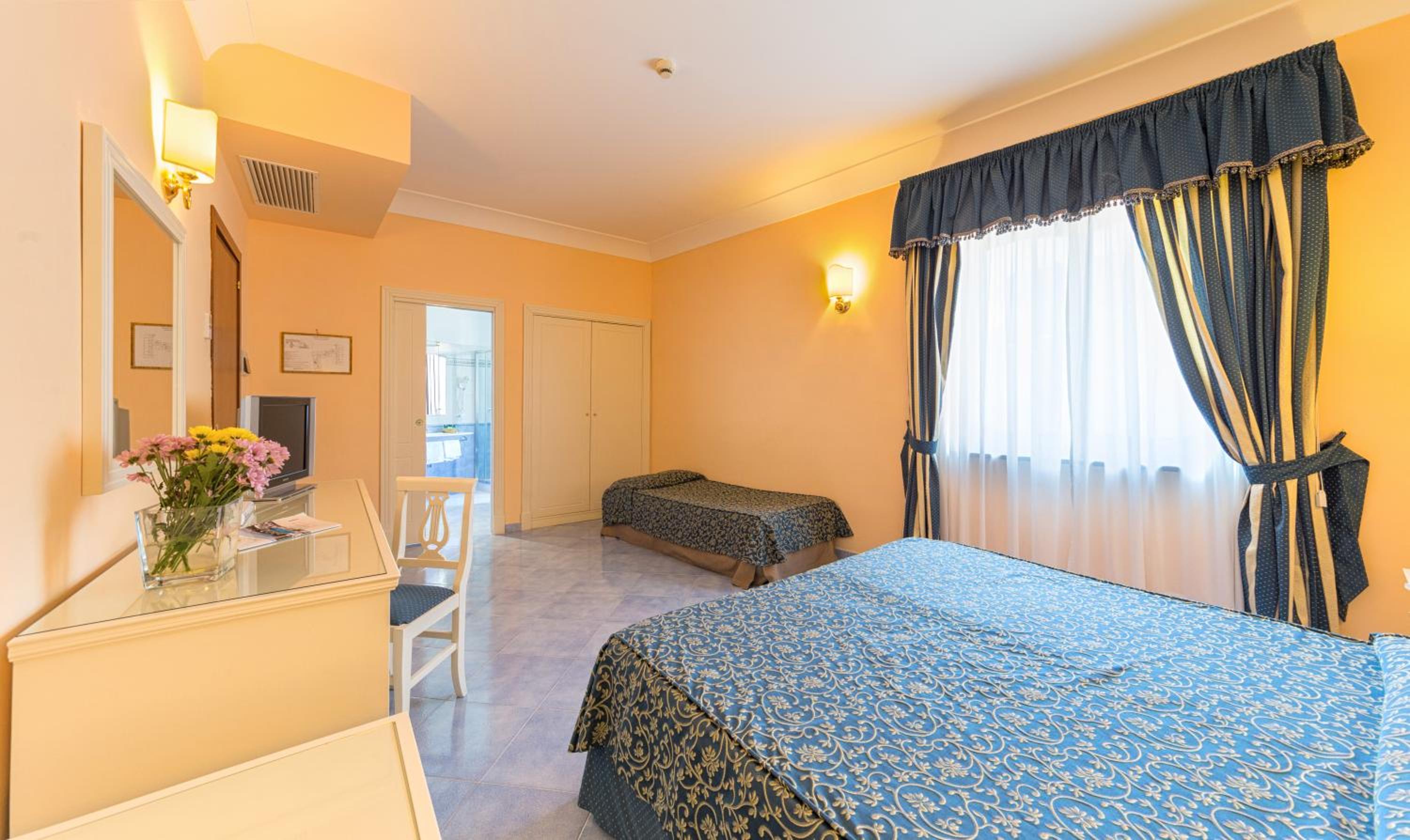 Standard Triple Room - Photo 4