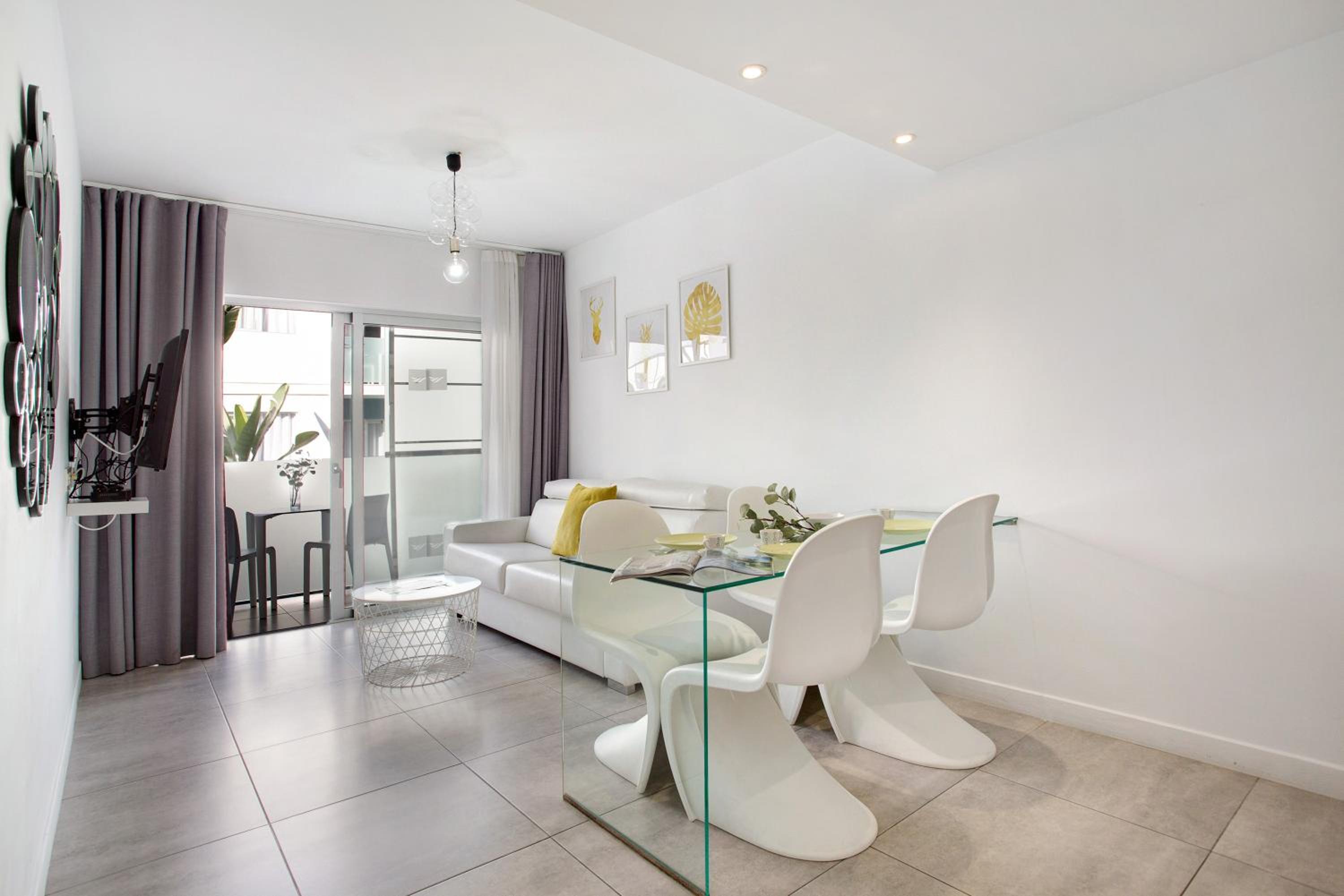 Apartamento de un dormitorio superior con balcón