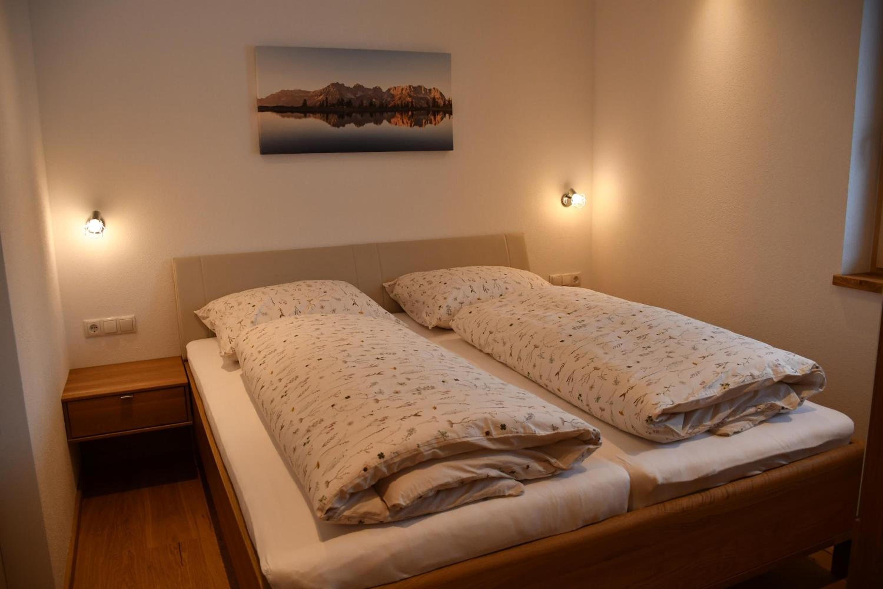 Two-Bedroom Apartment with Shower  photo 2