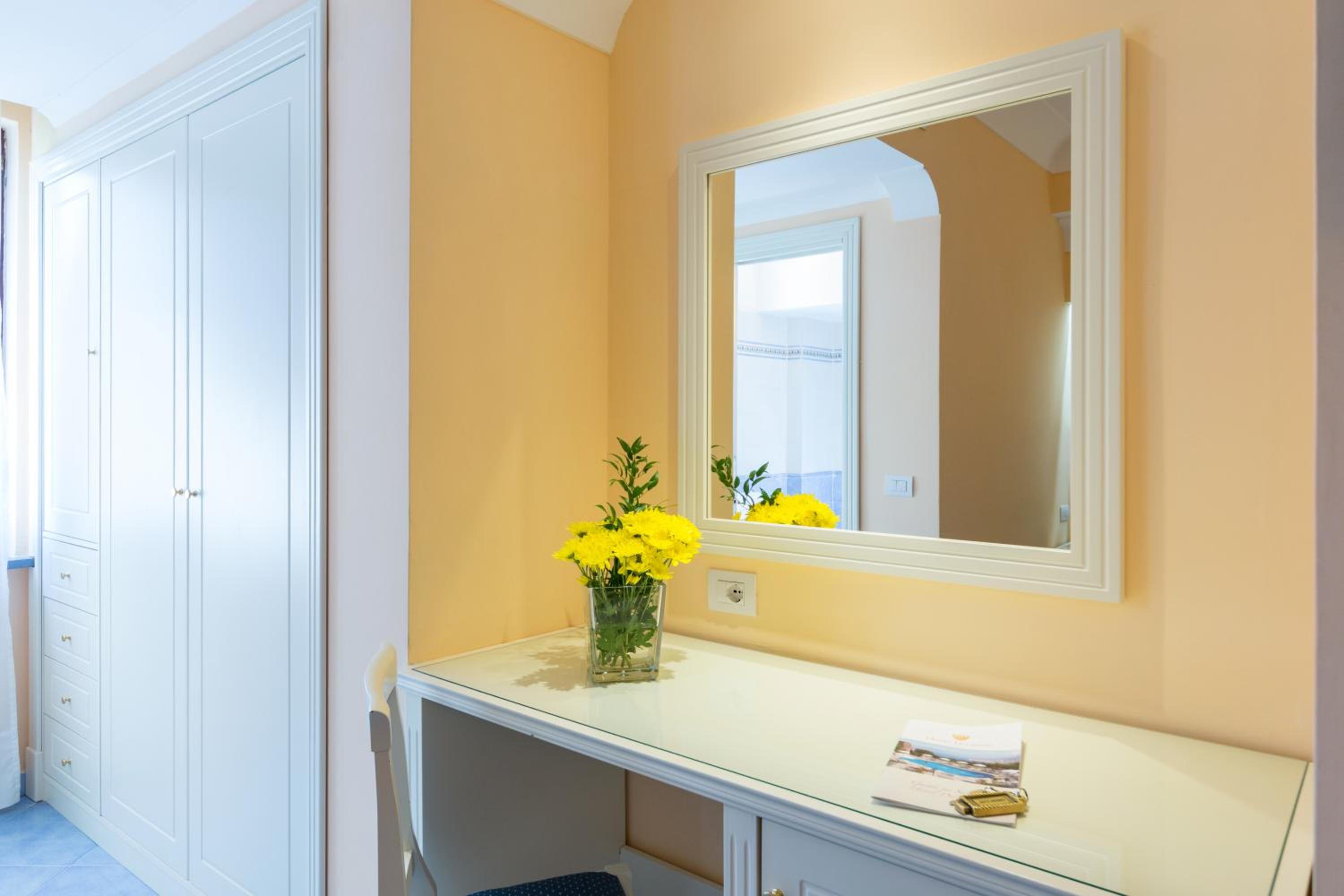 Standard Double or Twin Room - Photo 6