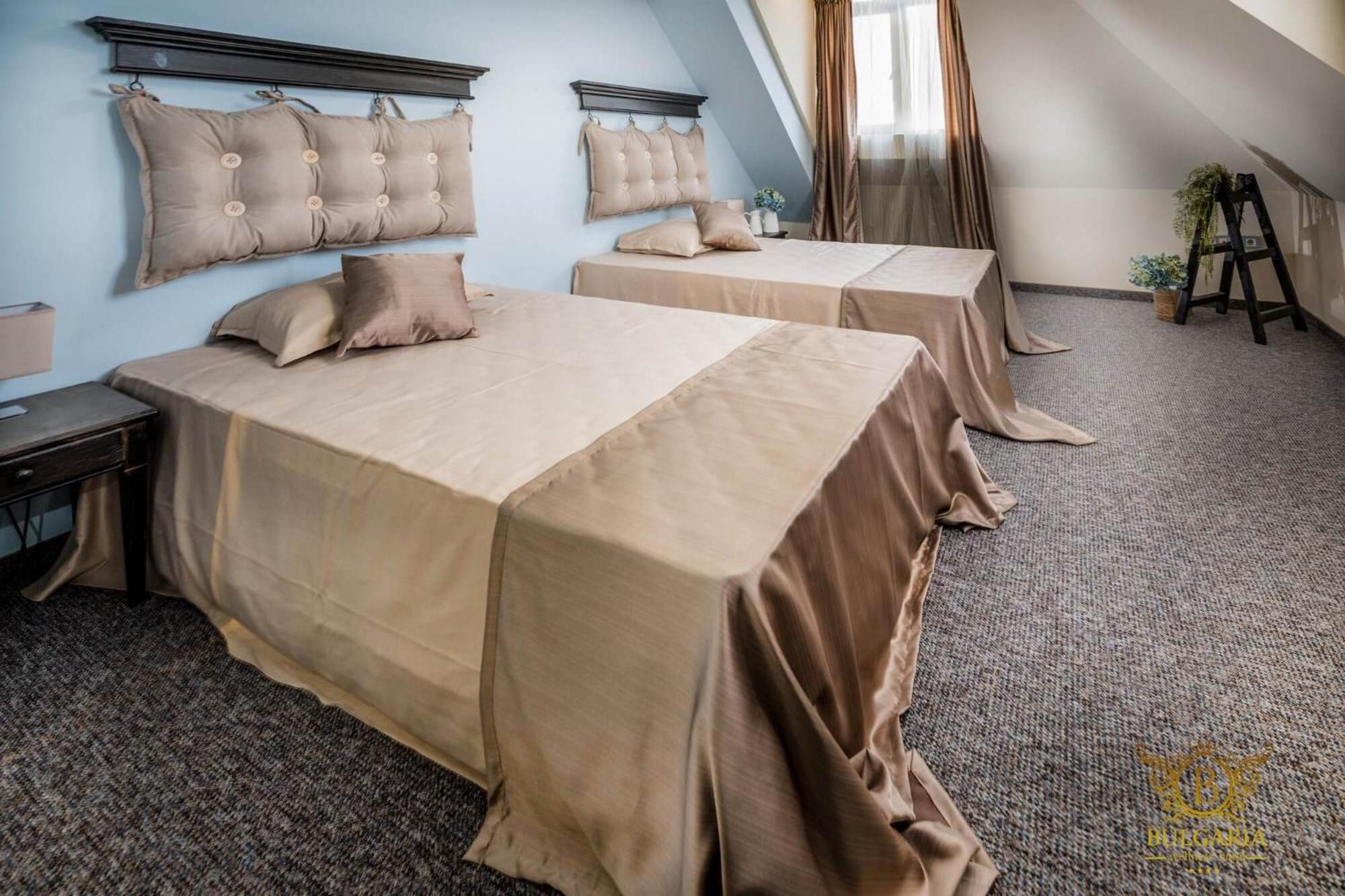 Twin Room - Photo 3
