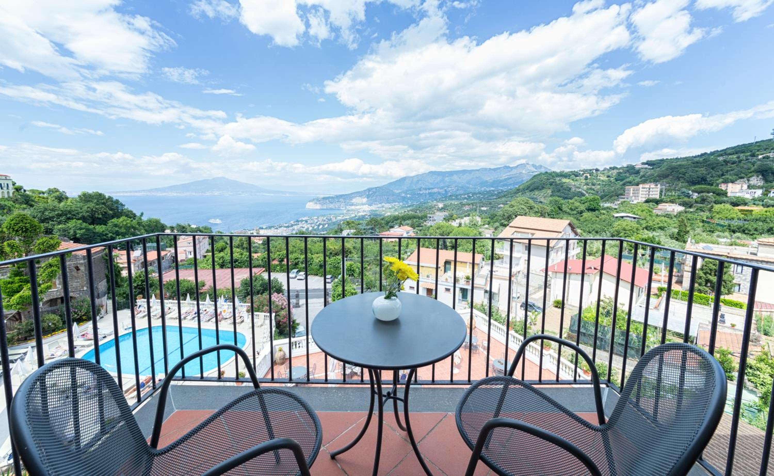 Deluxe Double or Twin Room with Sea View photo 3