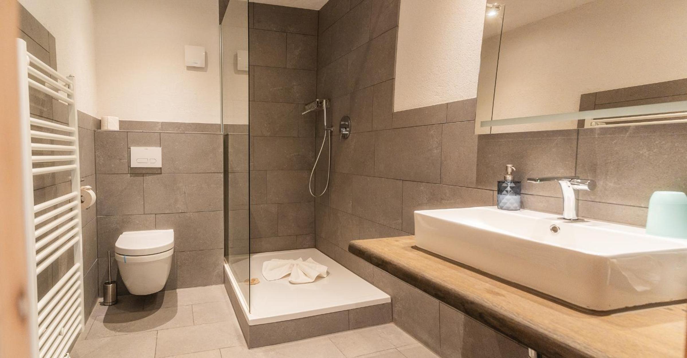 Double Room with Private Bathroom - Photo 5