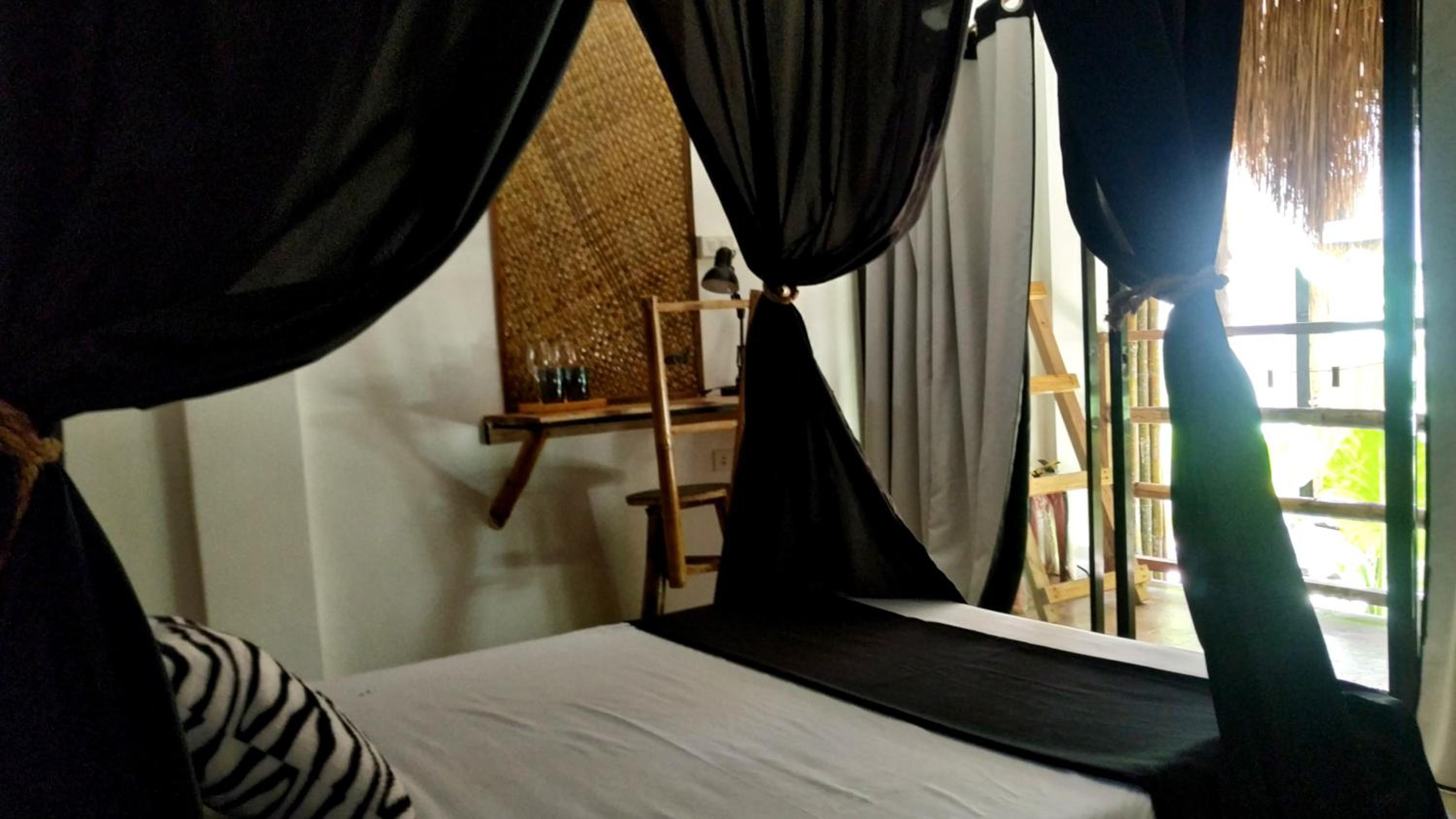 Suite with Balcony - Photo 2