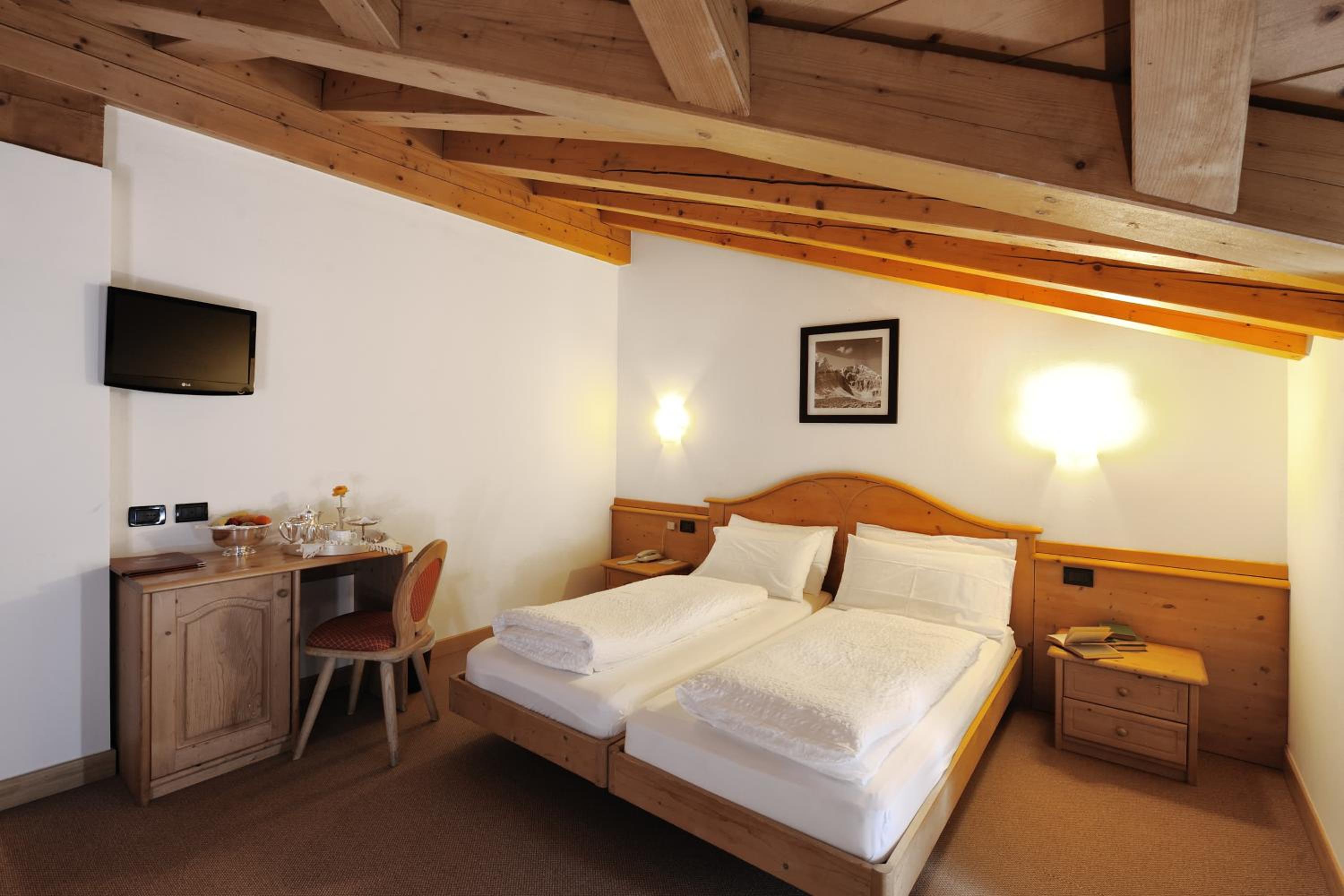 Double or Twin Room - Photo 3