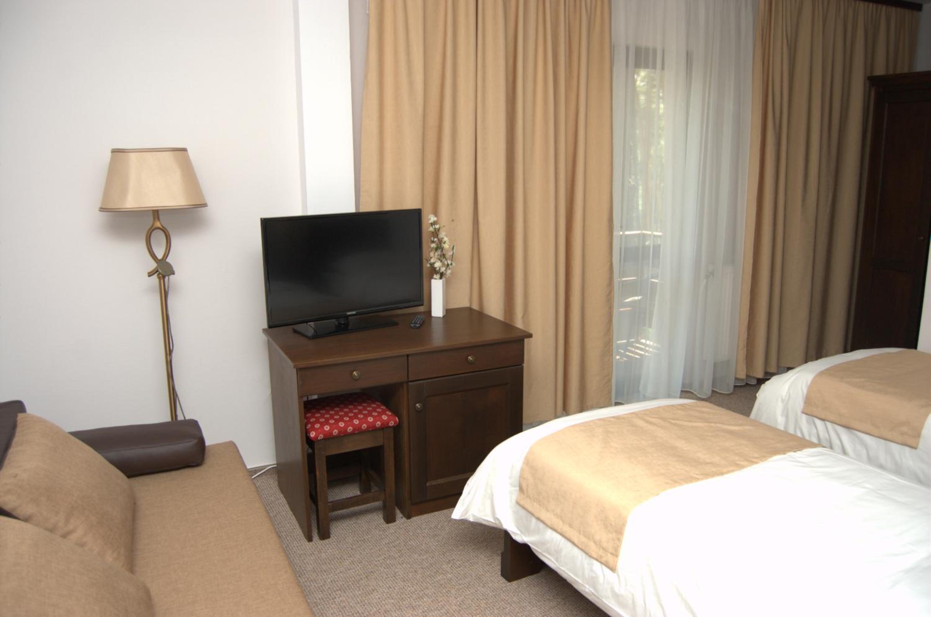 Triple Room with Balcony - Photo 11