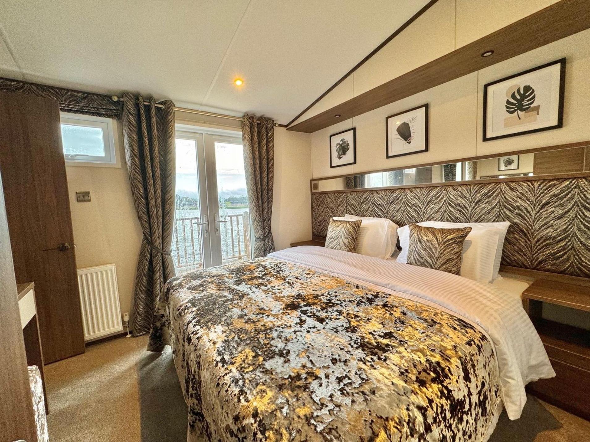 Double Room with Lake View