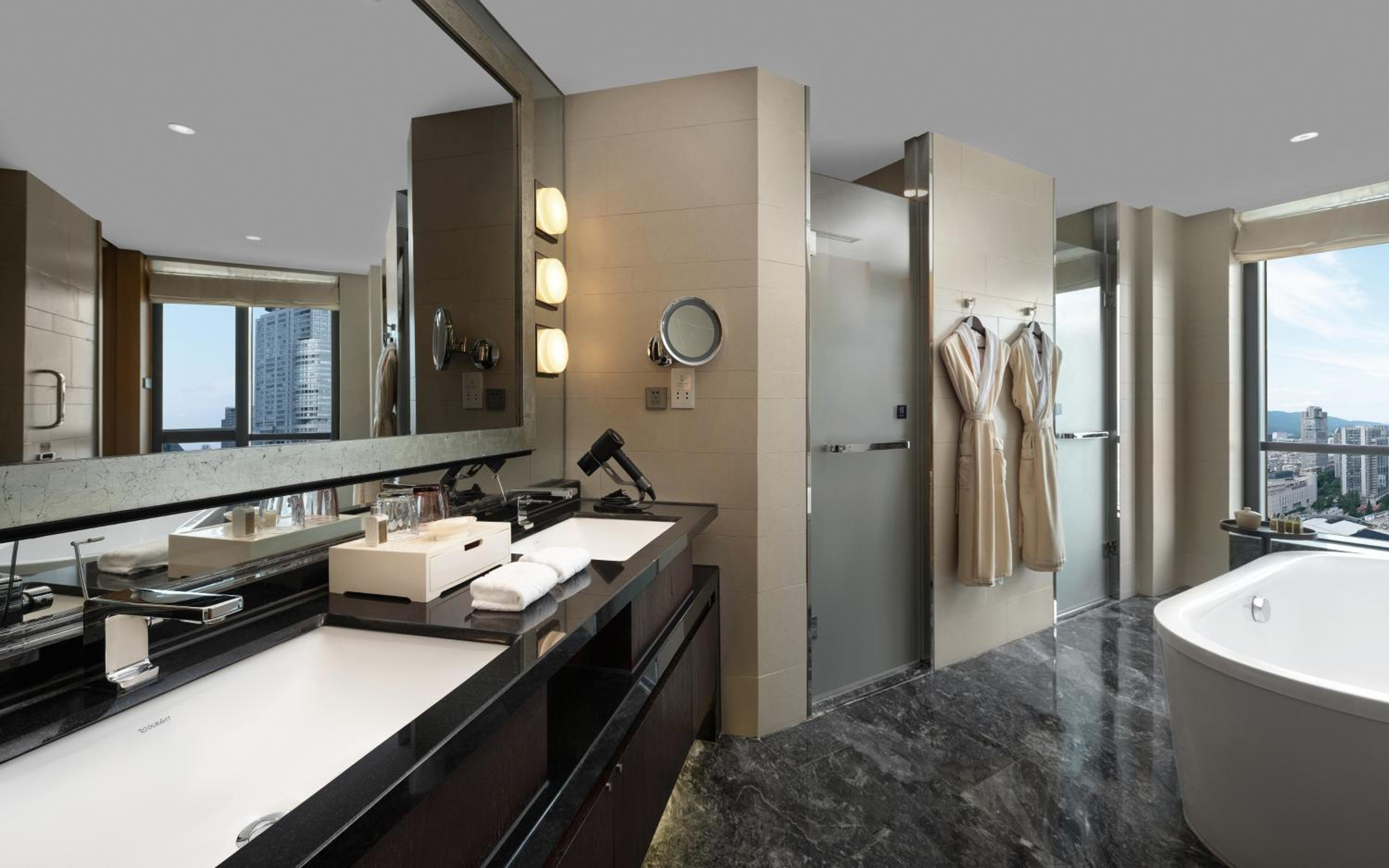 Yatai Tower Deluxe Executive Suite photo 2