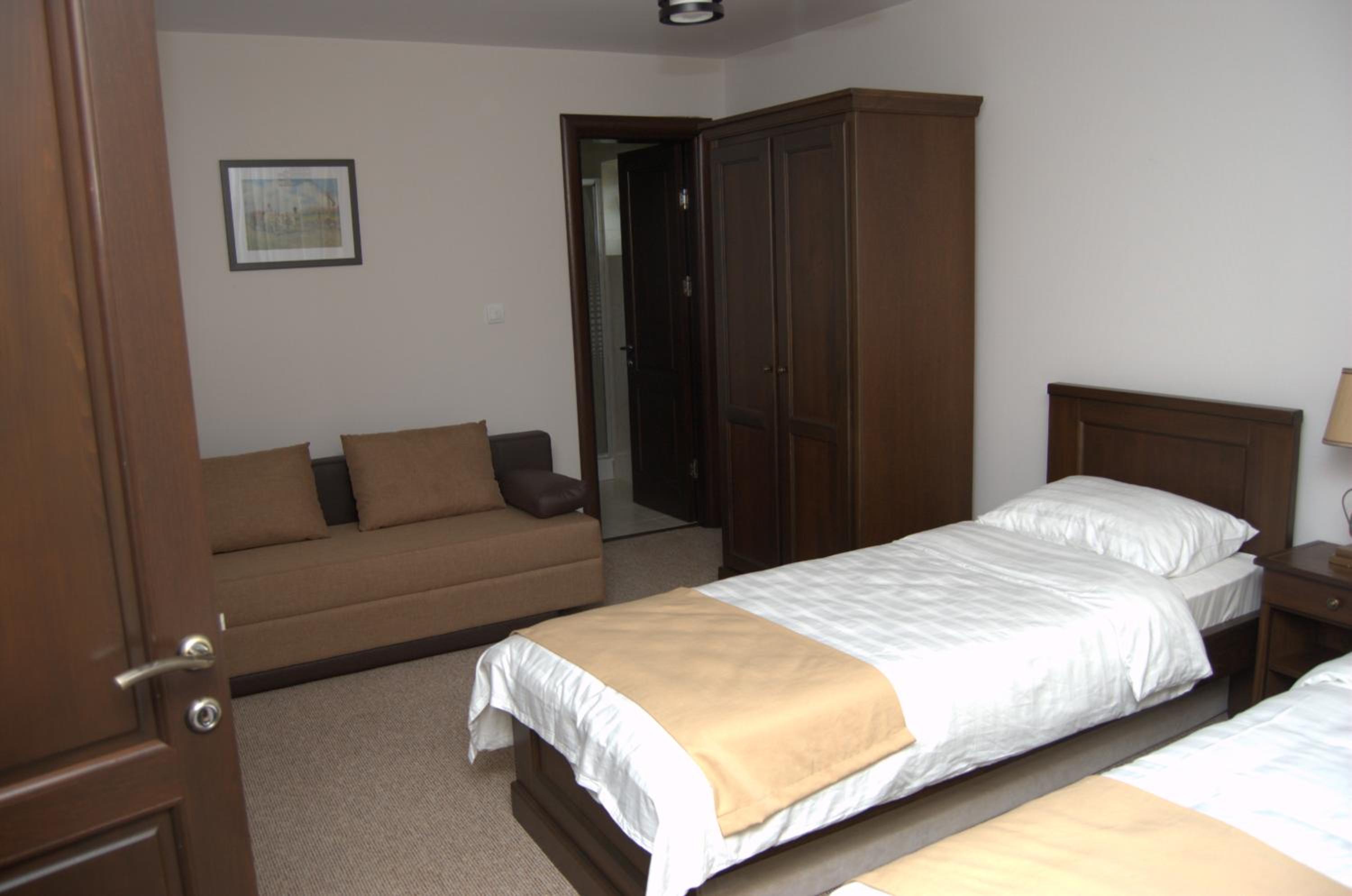Triple Room with Balcony - Photo 10