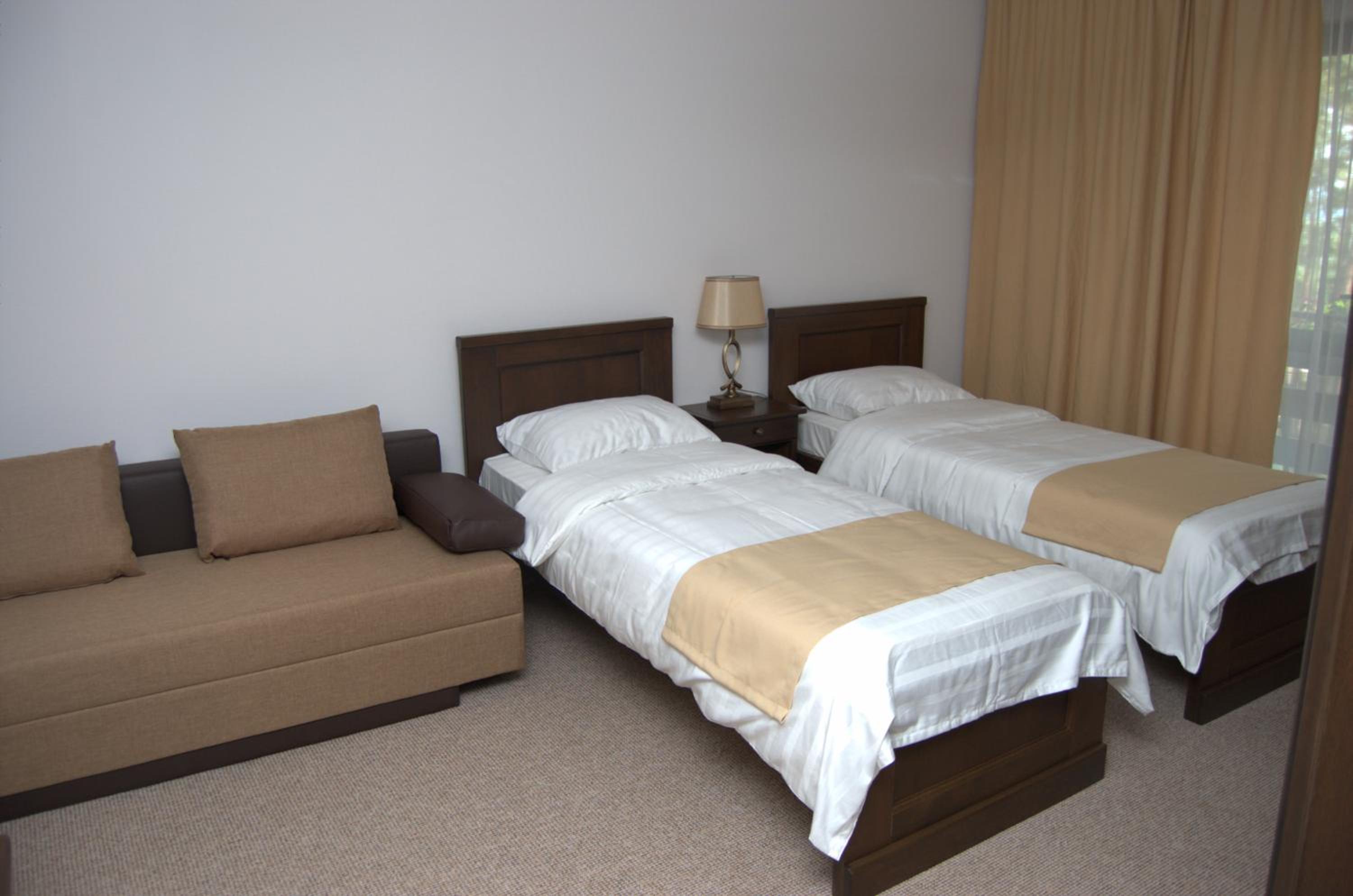 Triple Room with Balcony - Photo 9