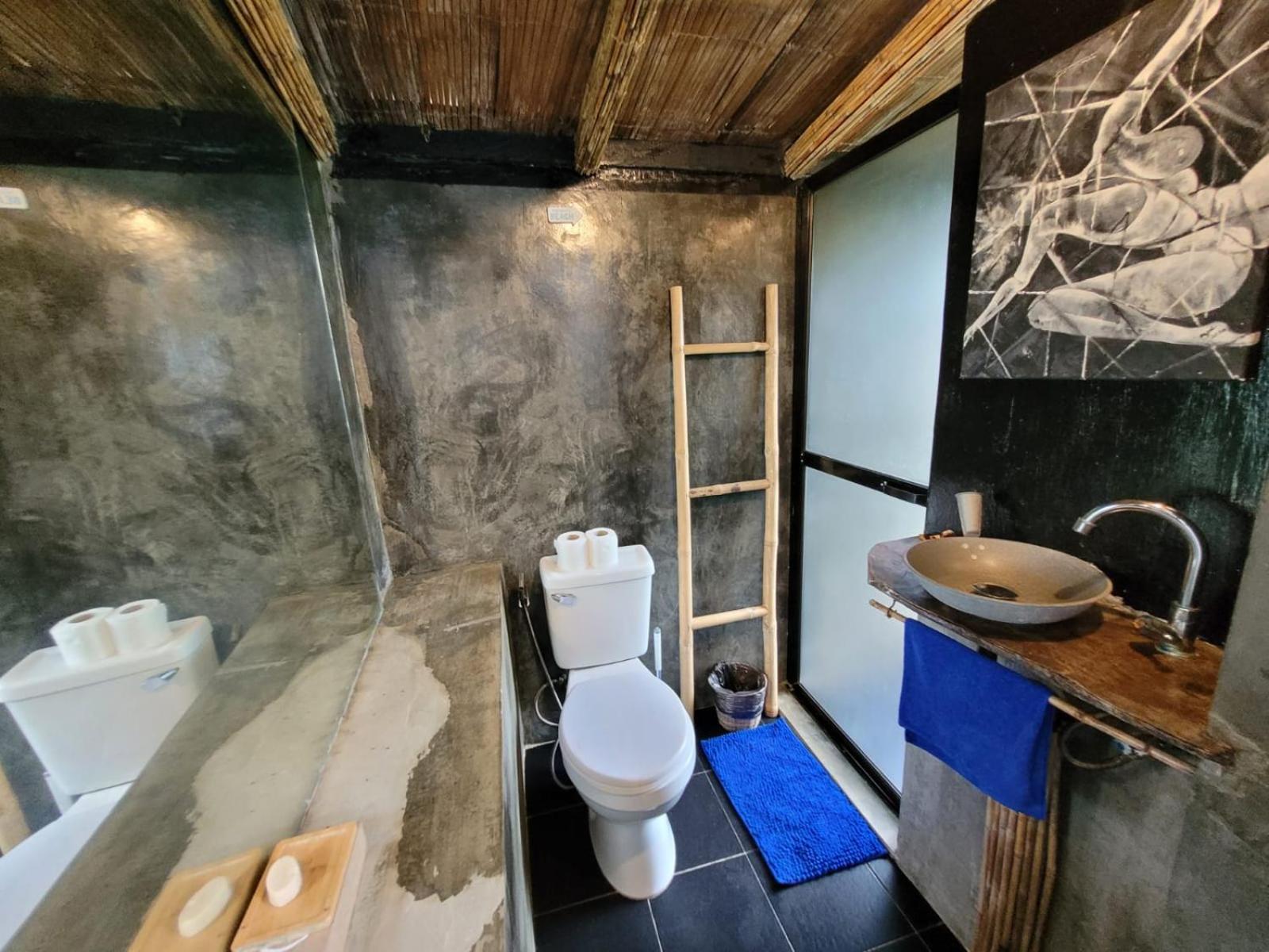 Budget Double Room - Photo 15