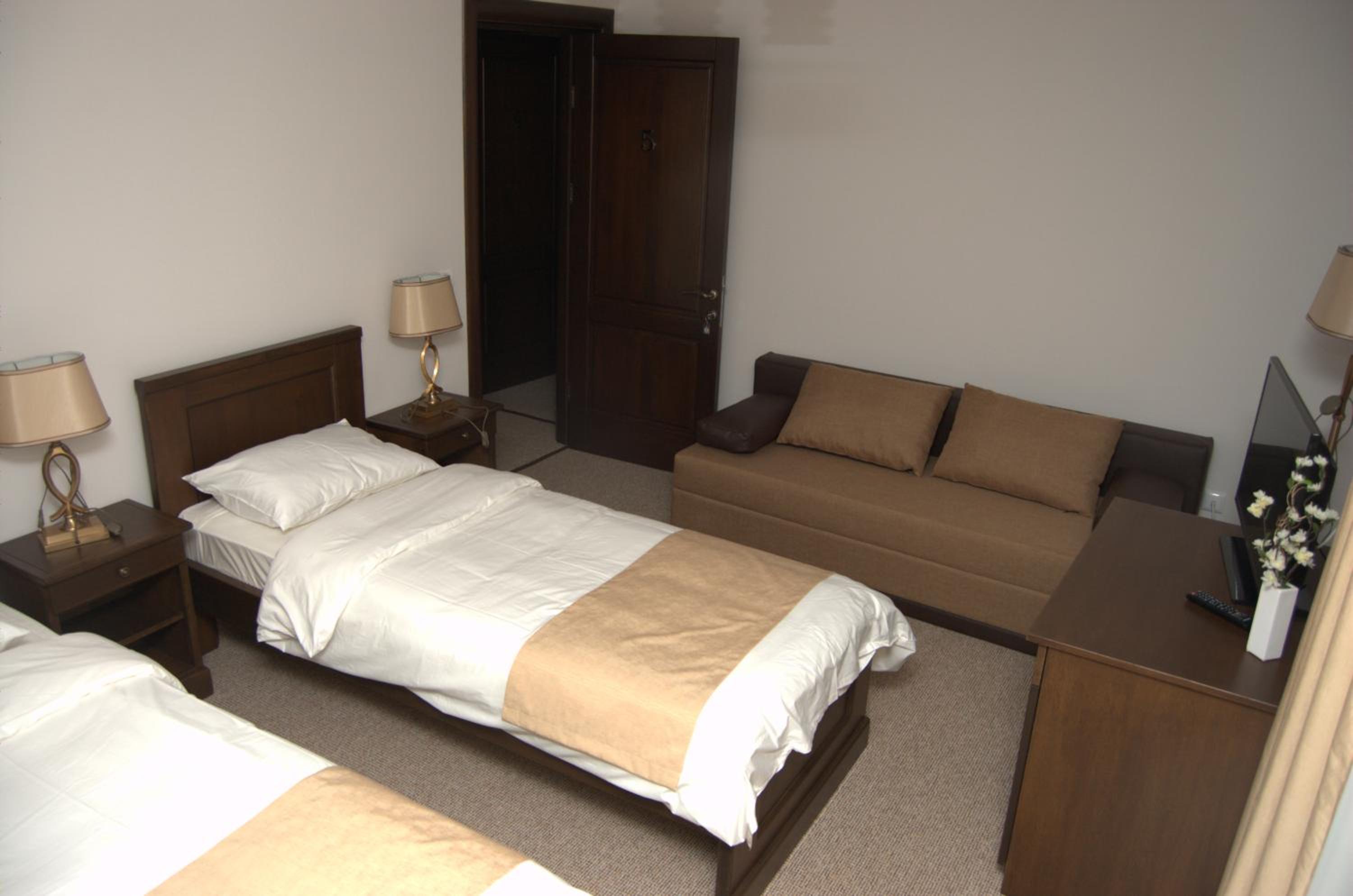 Triple Room with Balcony - Photo 6