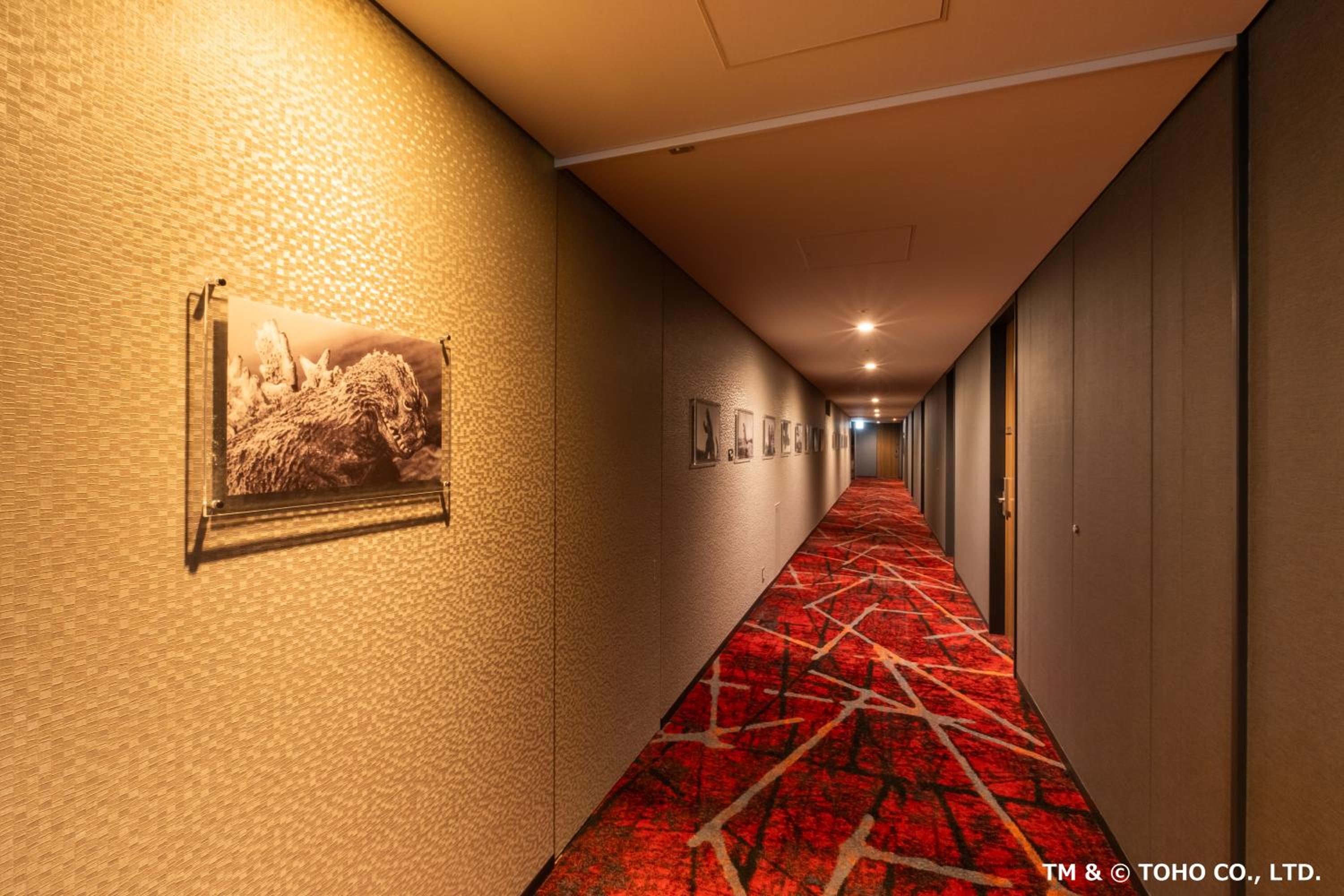 Standard Twin on the Highest Floor (Godzilla Floor) - Photo 10