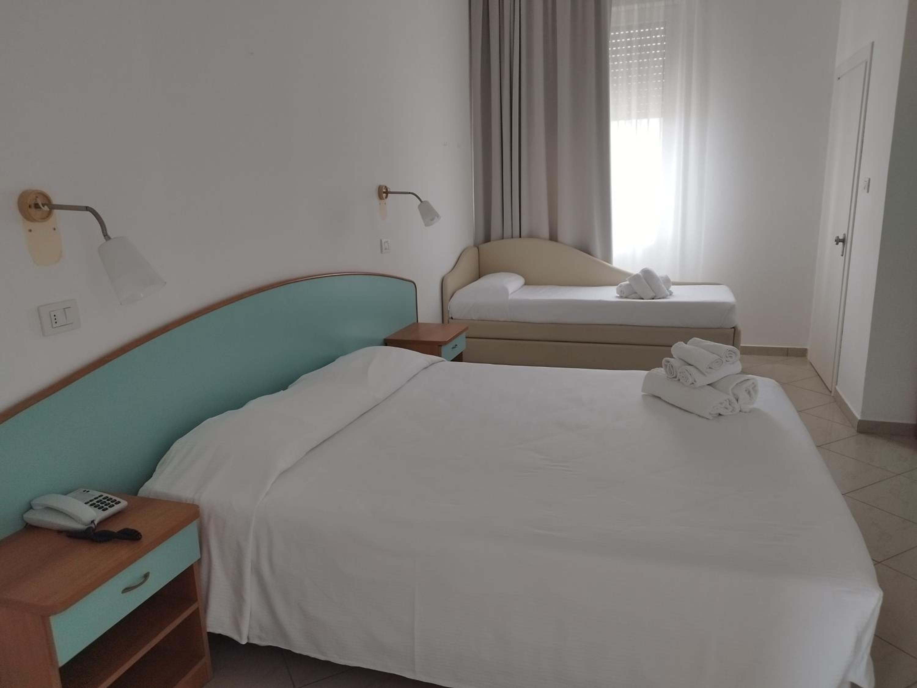 Deluxe Room (2 Adults + 1 Child) photo 1
