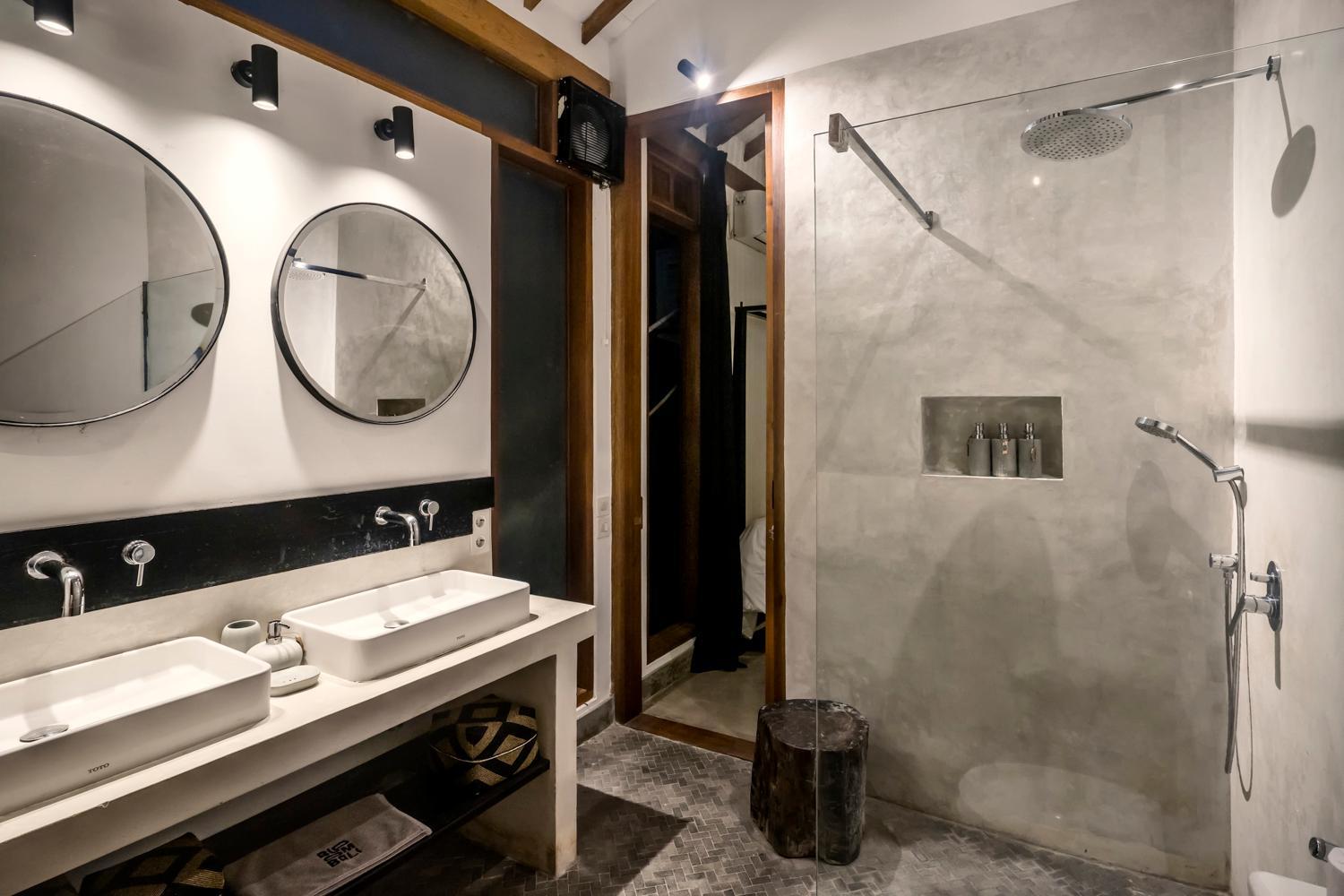 Two-Bedroom Bungalow - Photo 3