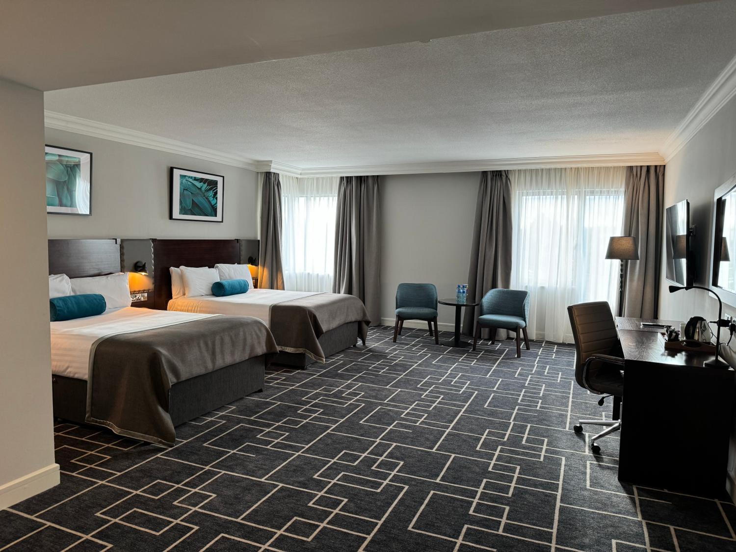 Family Room (2 Adults + 2 Children)