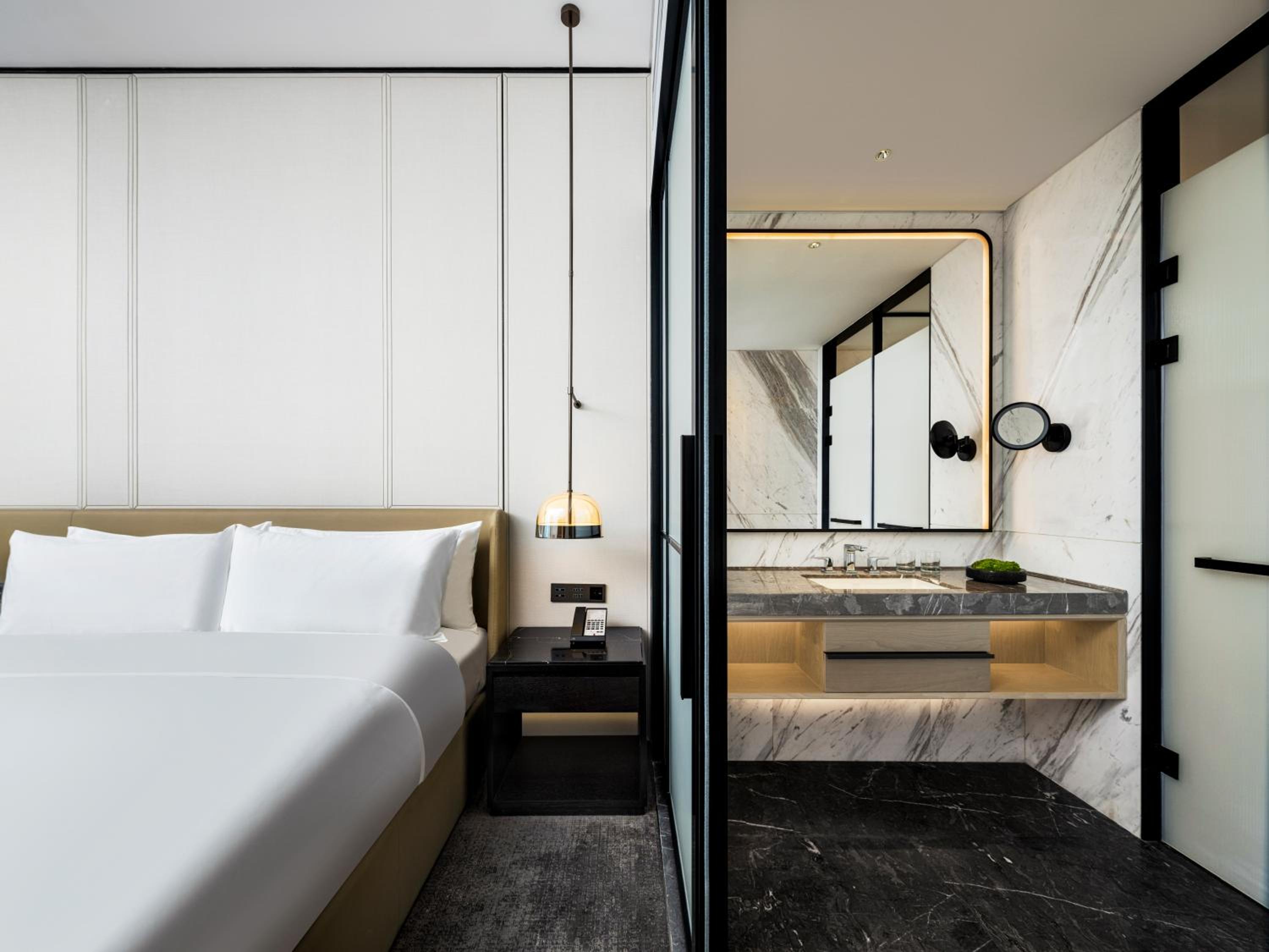 Deluxe Twin Room with City View - Photo 1