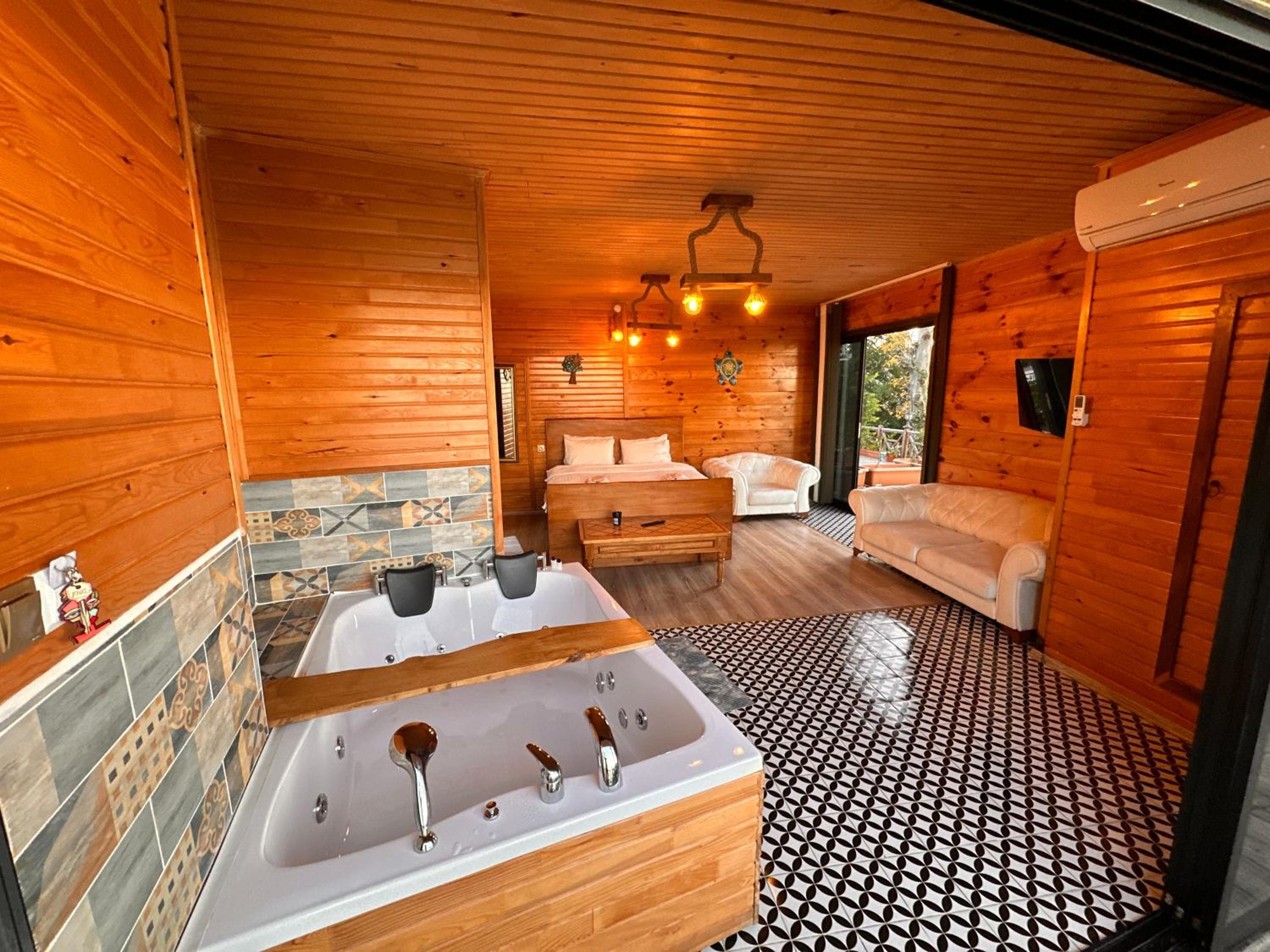 Suite with Hot Tub photo 1