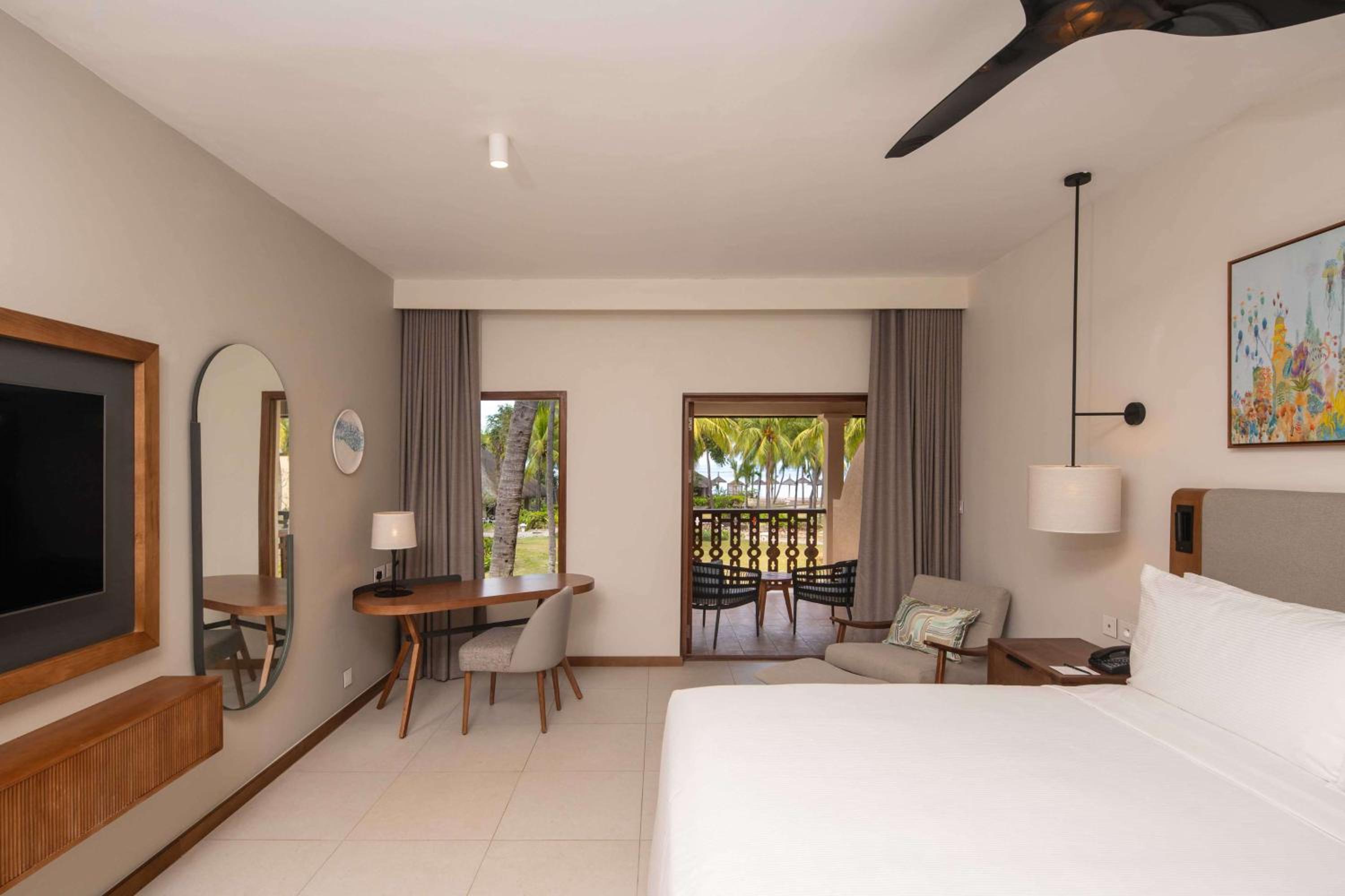 Deluxe King Room - Photo 6