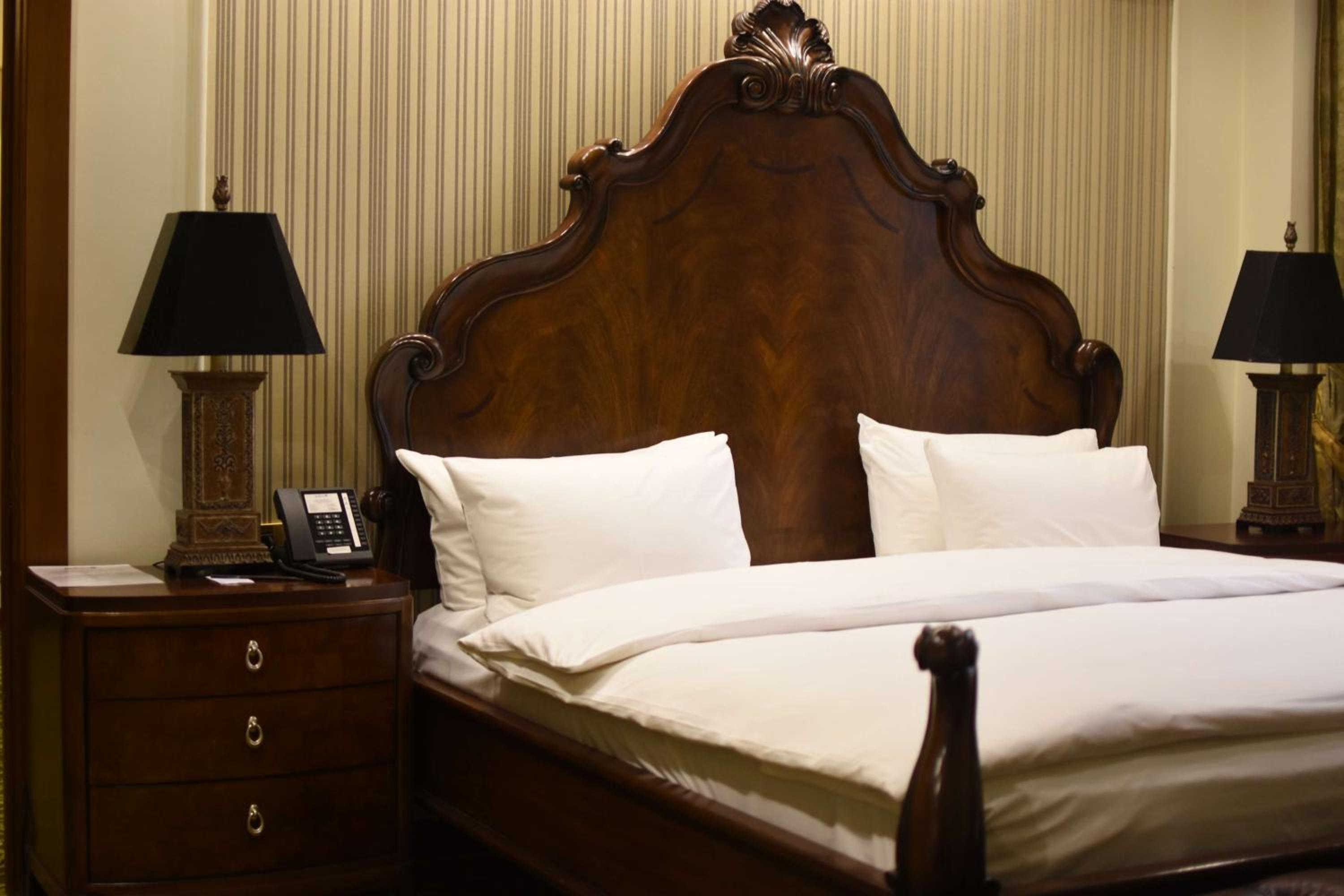 Presidential Suite with Whirlpool photo 2