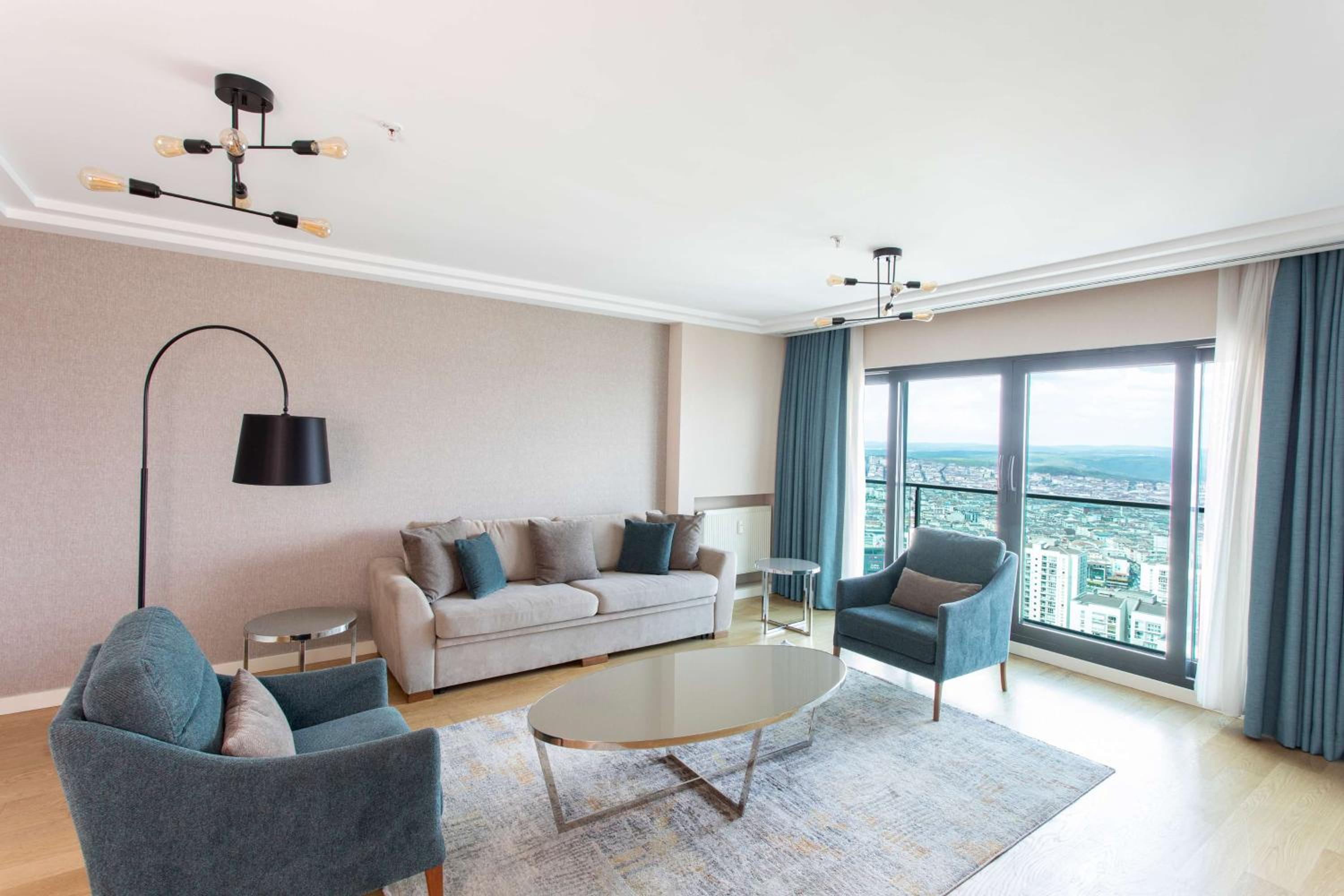 Two-Bedroom Apartment with Balcony and View photo 3