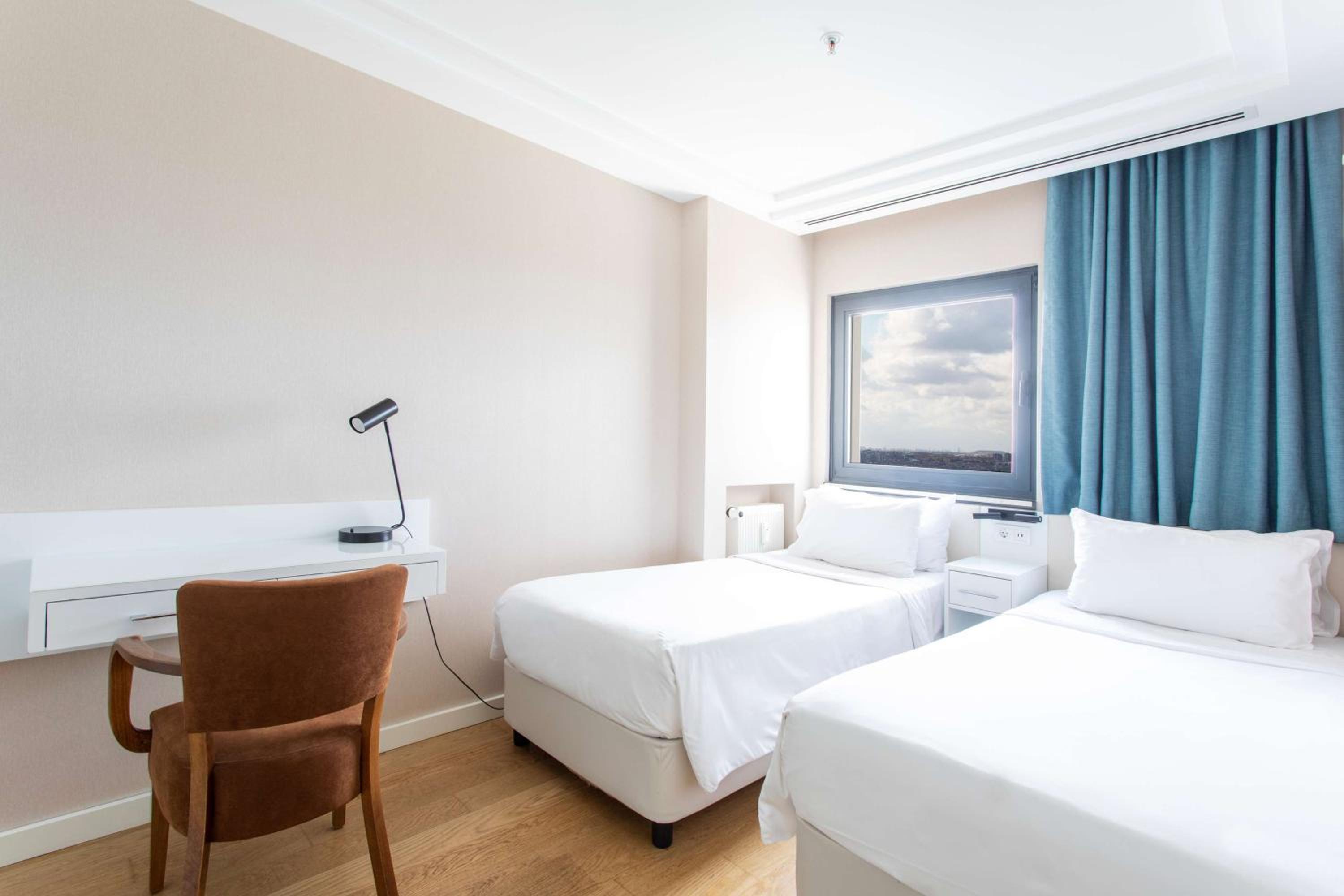 Two-Bedroom Apartment with Balcony and View photo 2