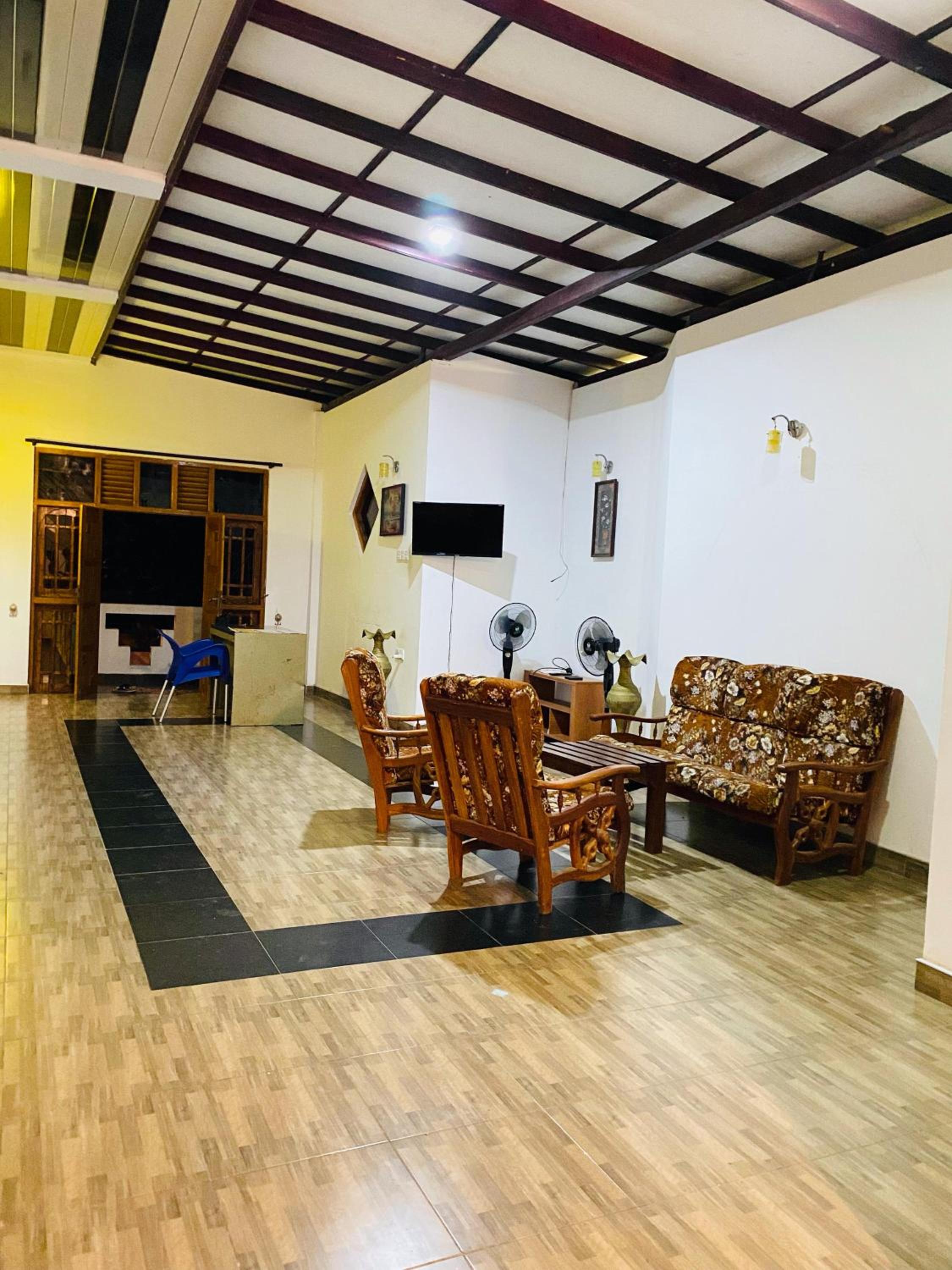 Family Room With Balcony photo 2